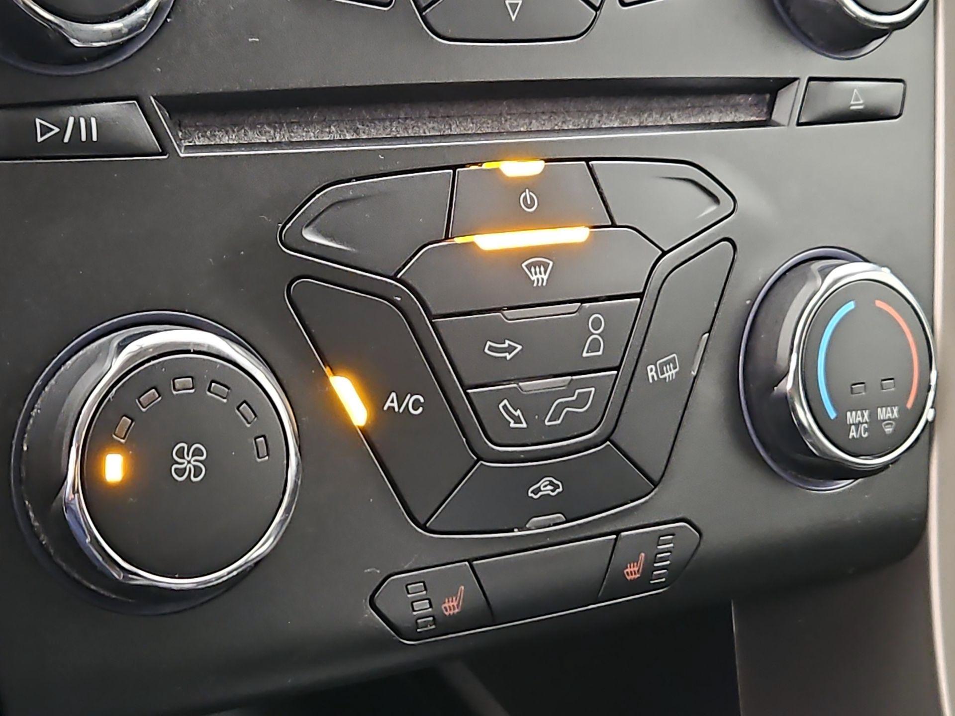 Thumbnail: 2015 Ford Fusion - 16