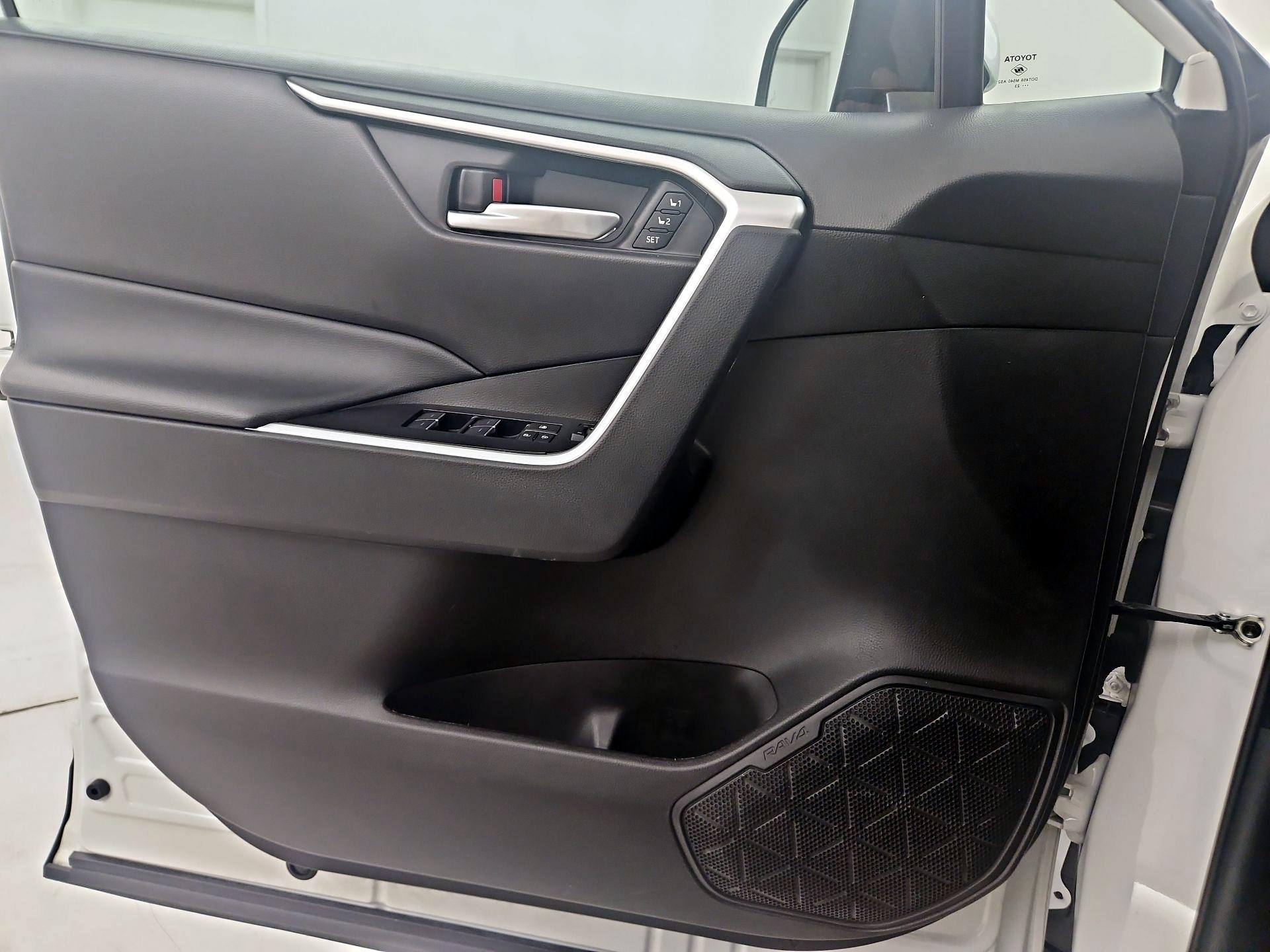 Thumbnail: 2023 Toyota RAV4 - 12