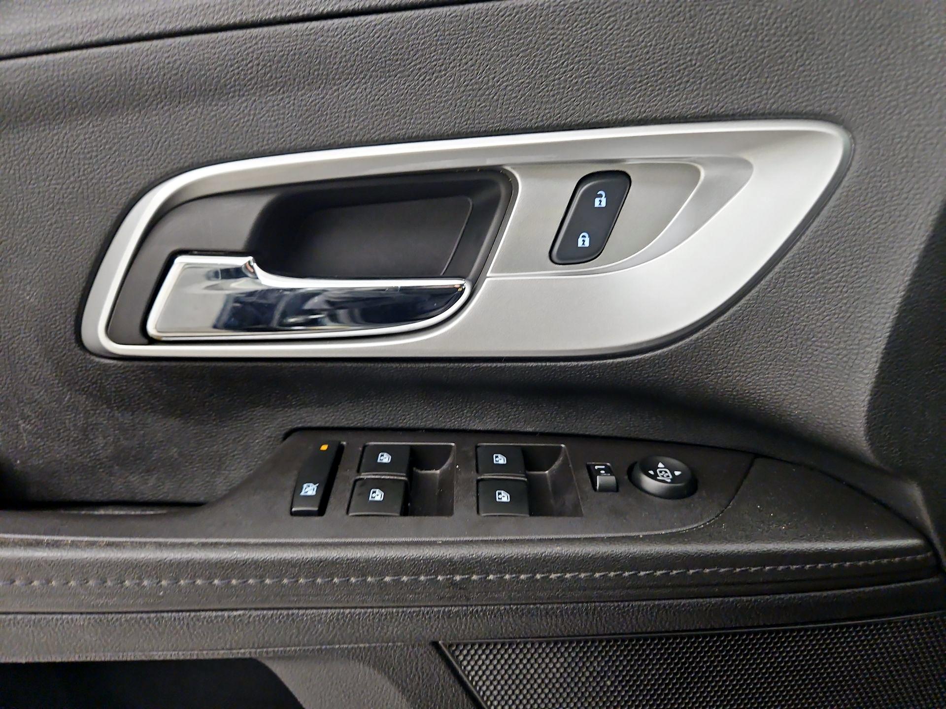 Thumbnail: 2017 Chevrolet Equinox - 12