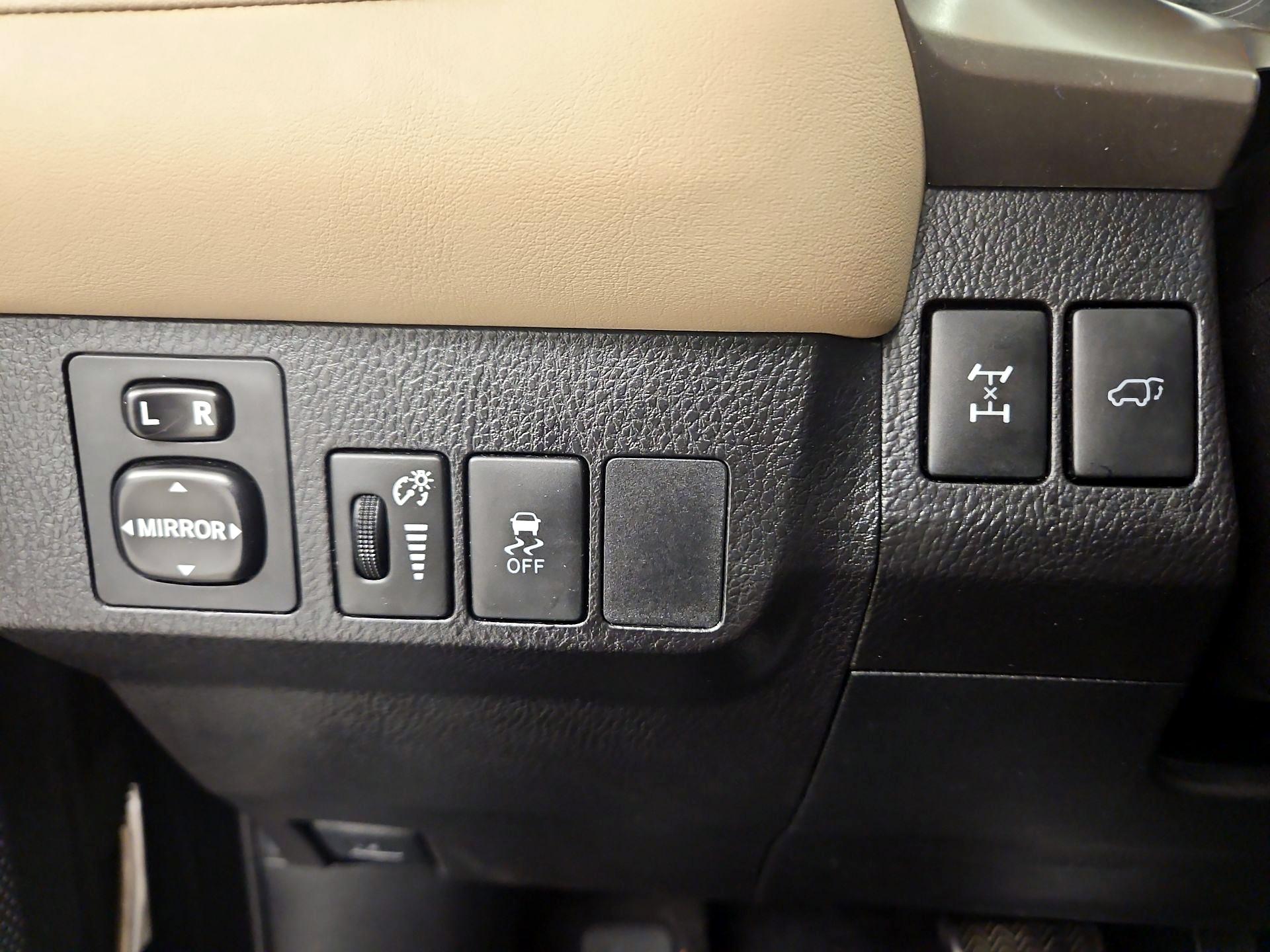 Thumbnail: 2015 Toyota RAV4 - 13