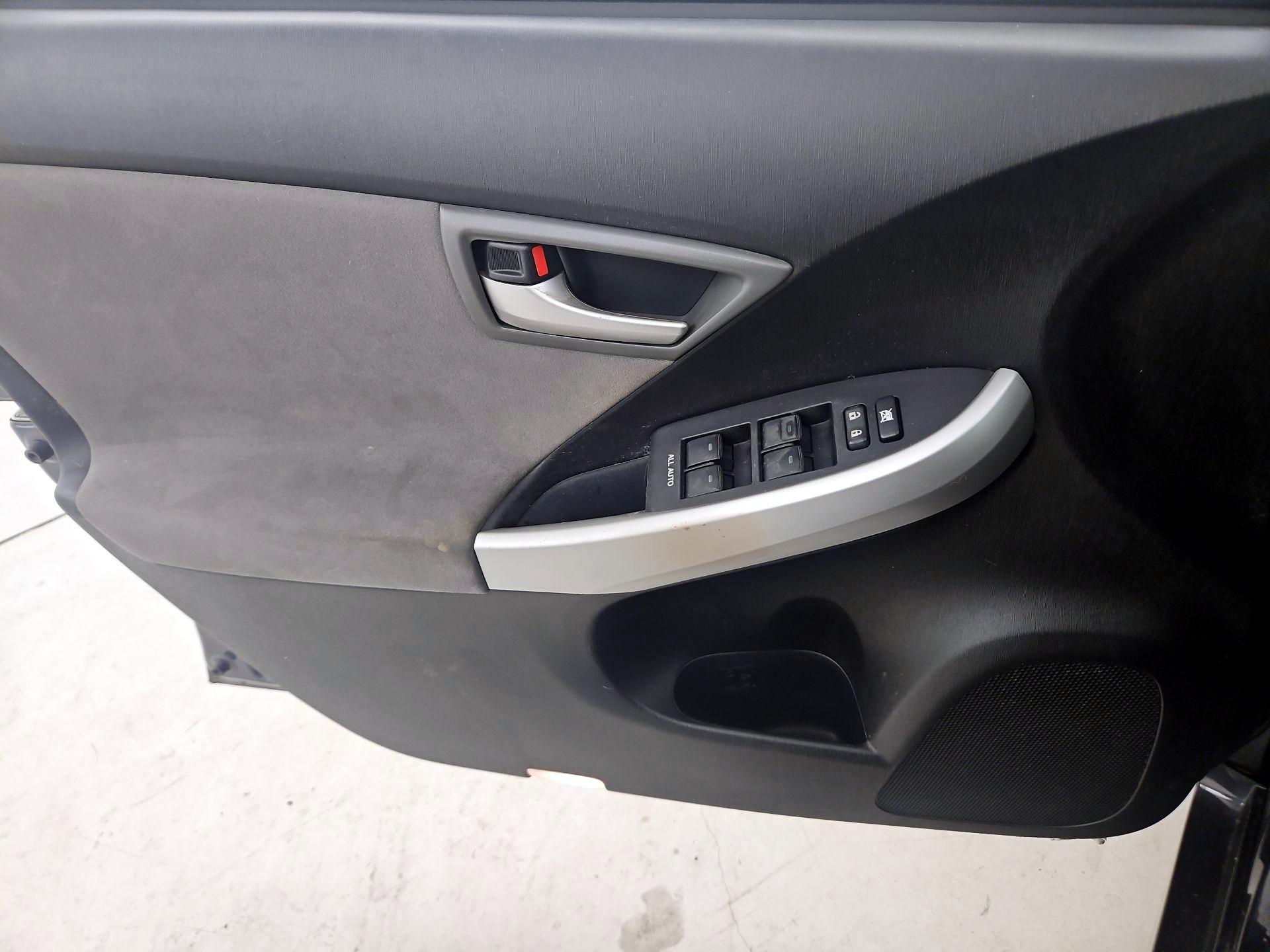 Thumbnail: 2015 Toyota Prius - 12