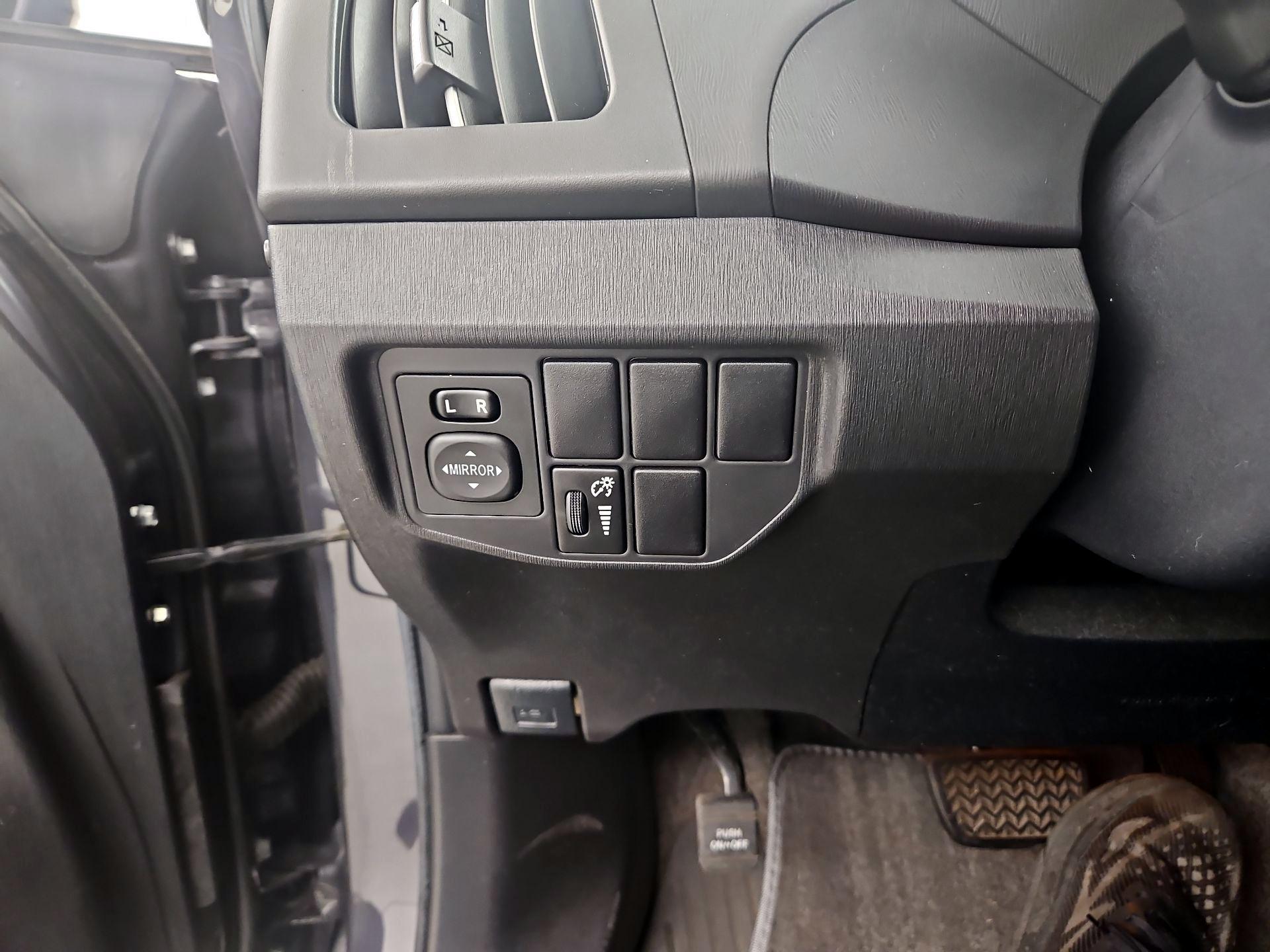 Thumbnail: 2015 Toyota Prius - 13