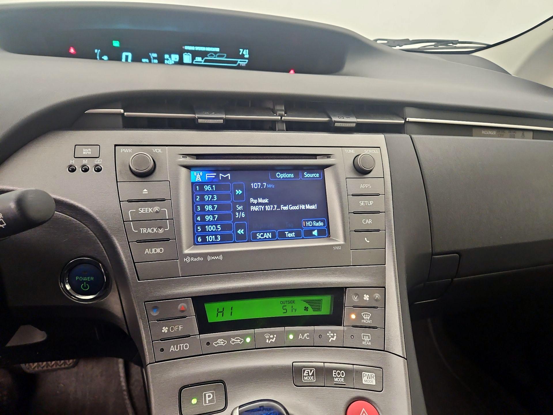 Thumbnail: 2015 Toyota Prius - 16