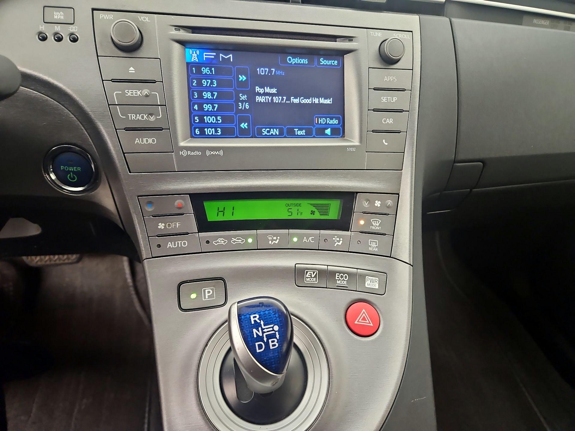 Thumbnail: 2015 Toyota Prius - 17