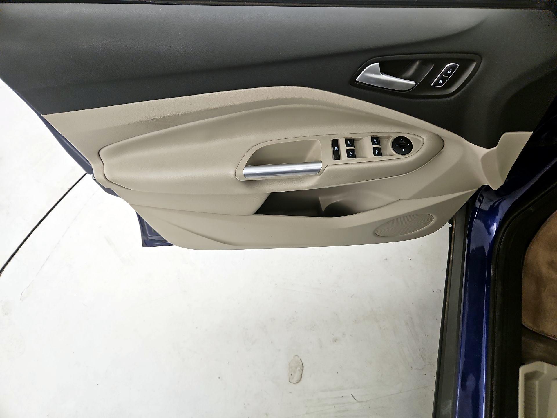 Thumbnail: 2016 Ford Escape - 12