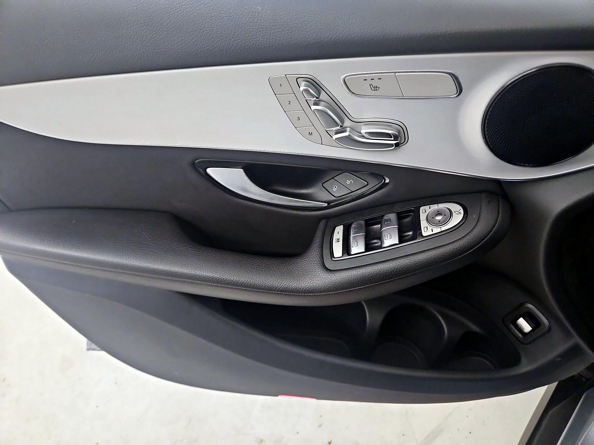 Thumbnail: 2022 Mercedes-Benz GLC - 12