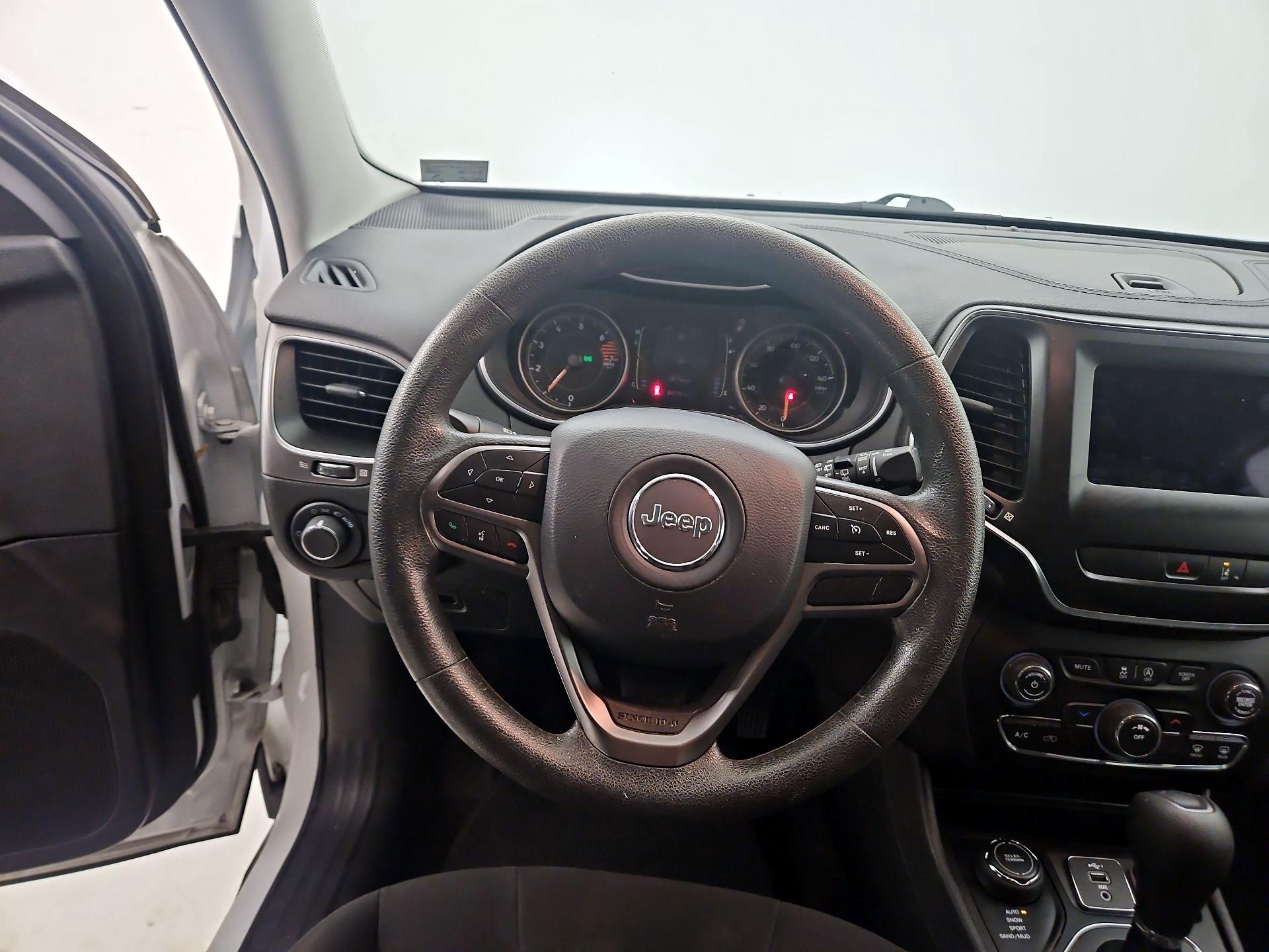 Thumbnail: 2021 Jeep Cherokee - 10