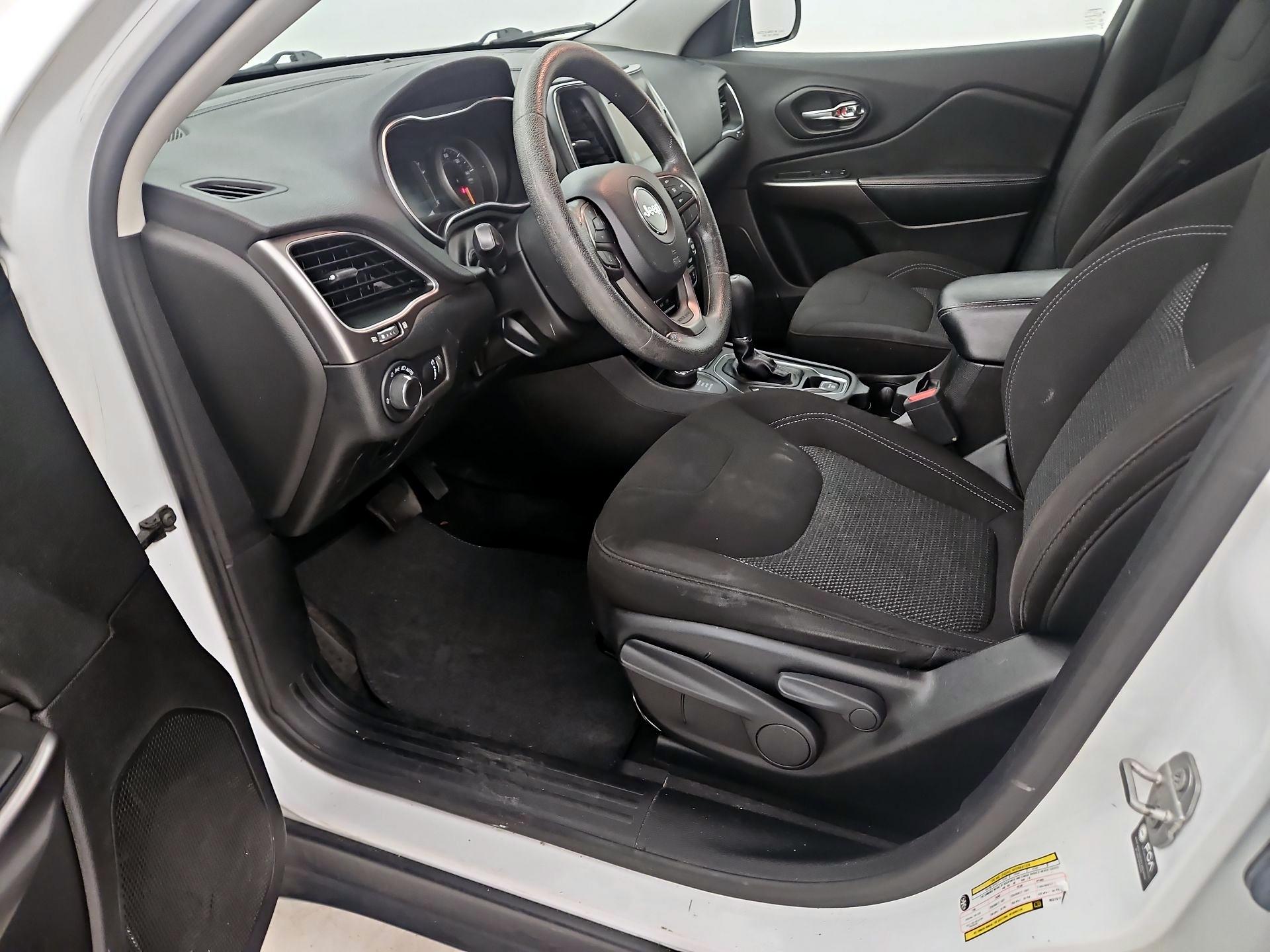 Thumbnail: 2021 Jeep Cherokee - 11