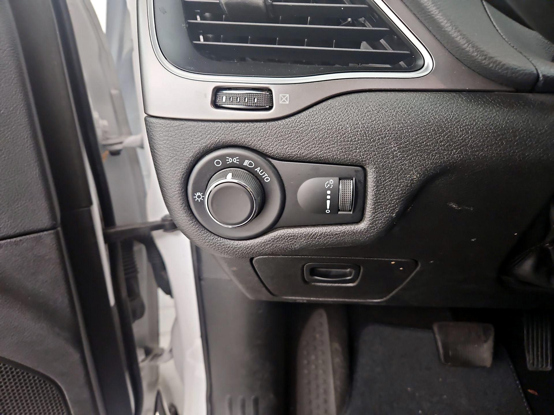 Thumbnail: 2021 Jeep Cherokee - 13