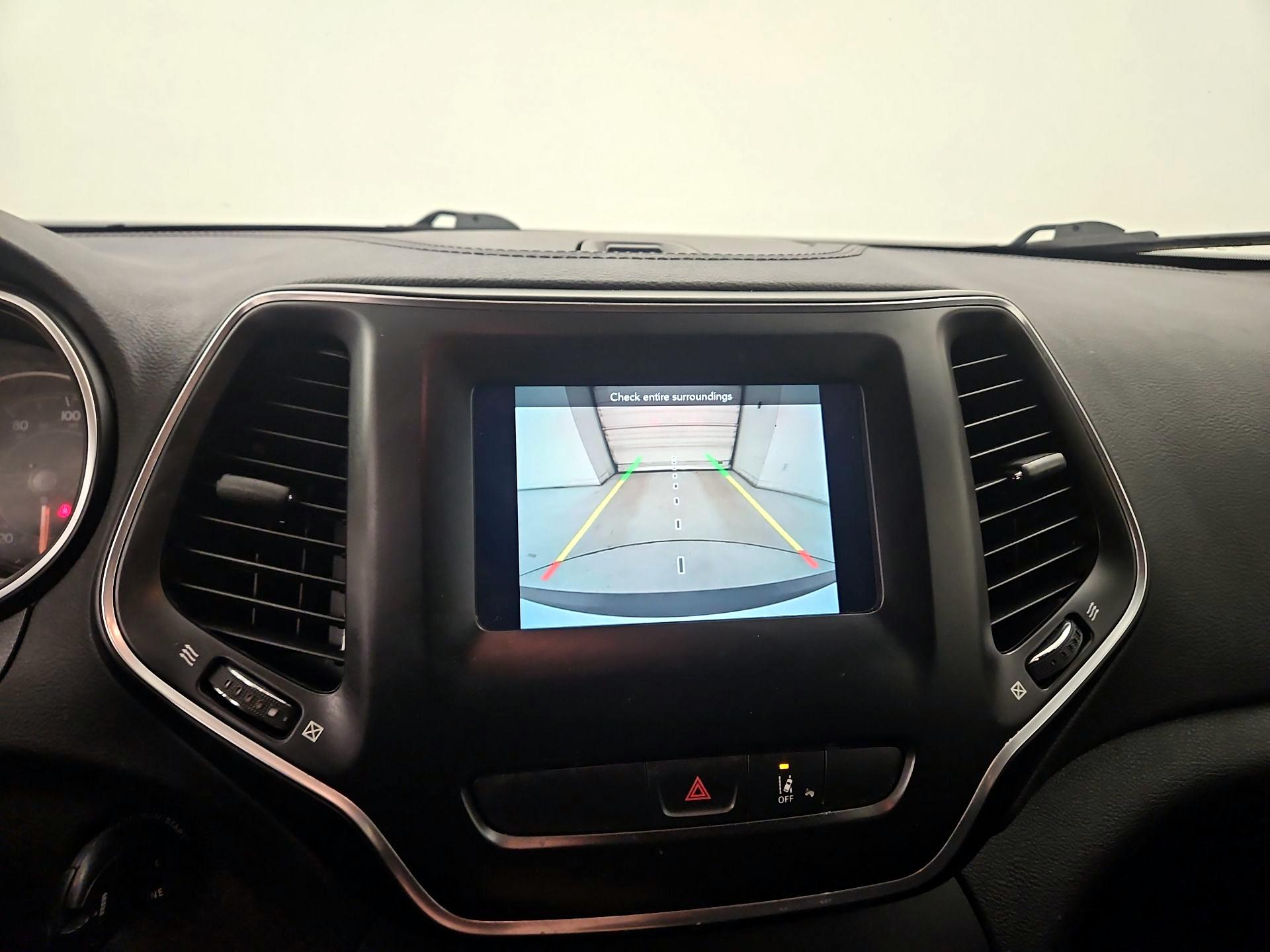 Thumbnail: 2021 Jeep Cherokee - 14