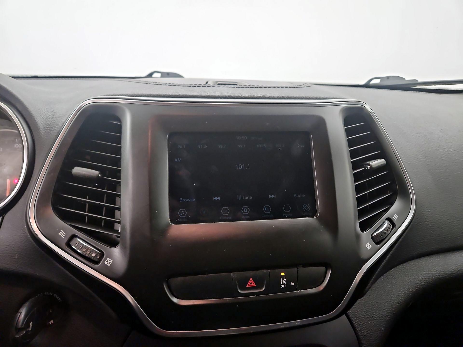 Thumbnail: 2021 Jeep Cherokee - 15