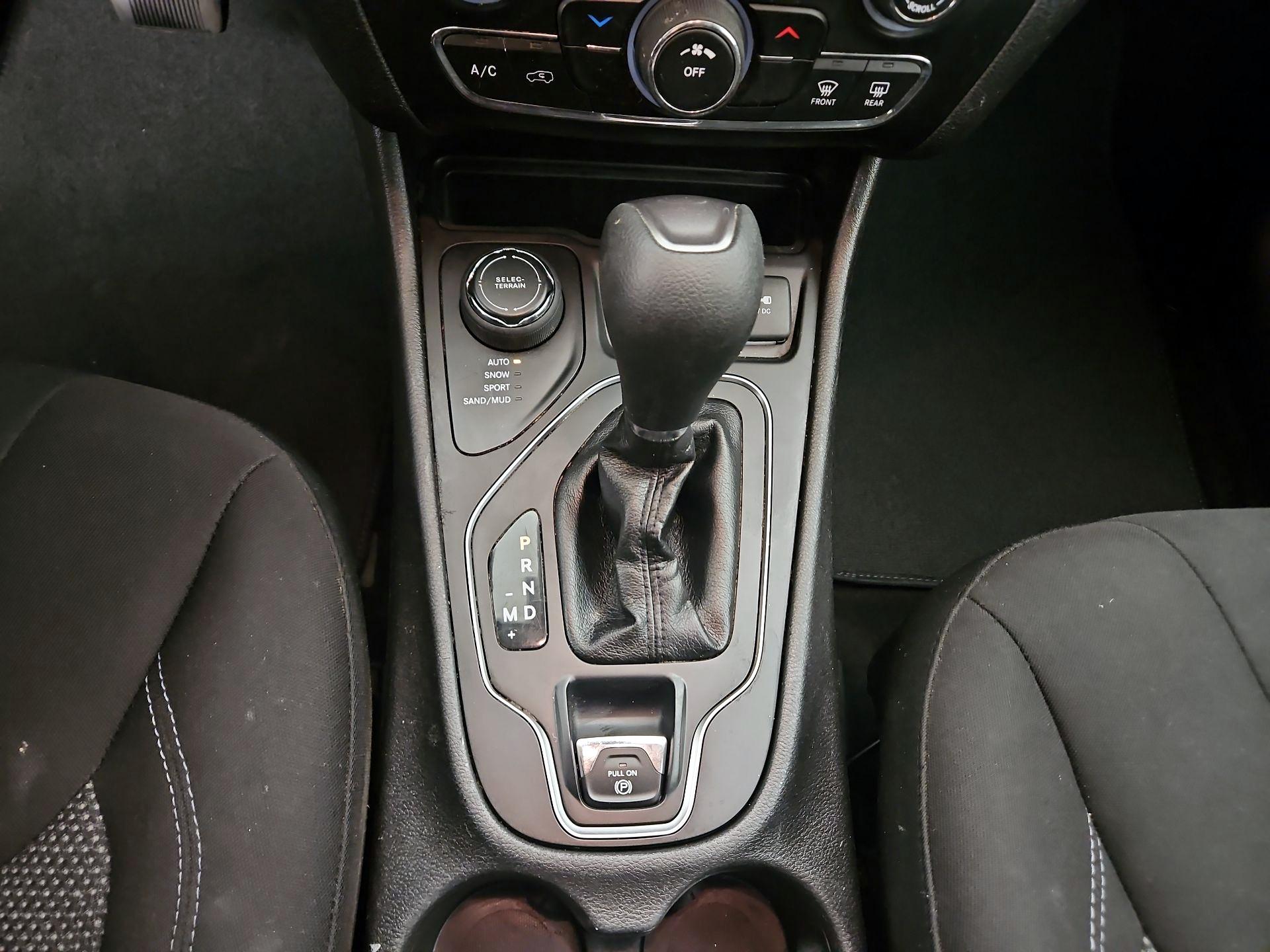 Thumbnail: 2021 Jeep Cherokee - 17