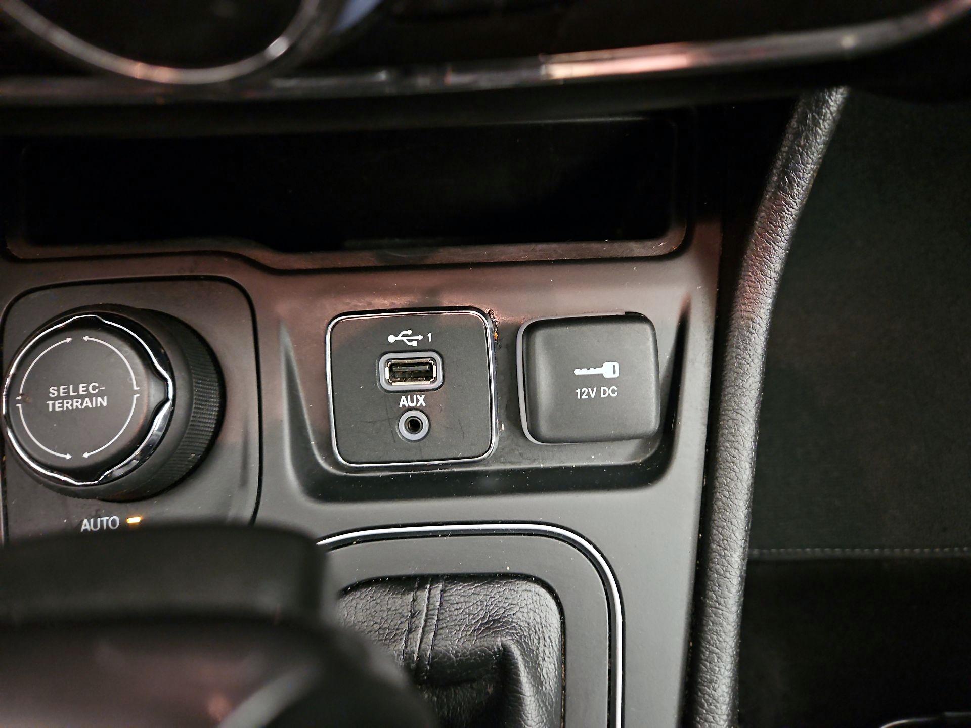 Thumbnail: 2021 Jeep Cherokee - 18