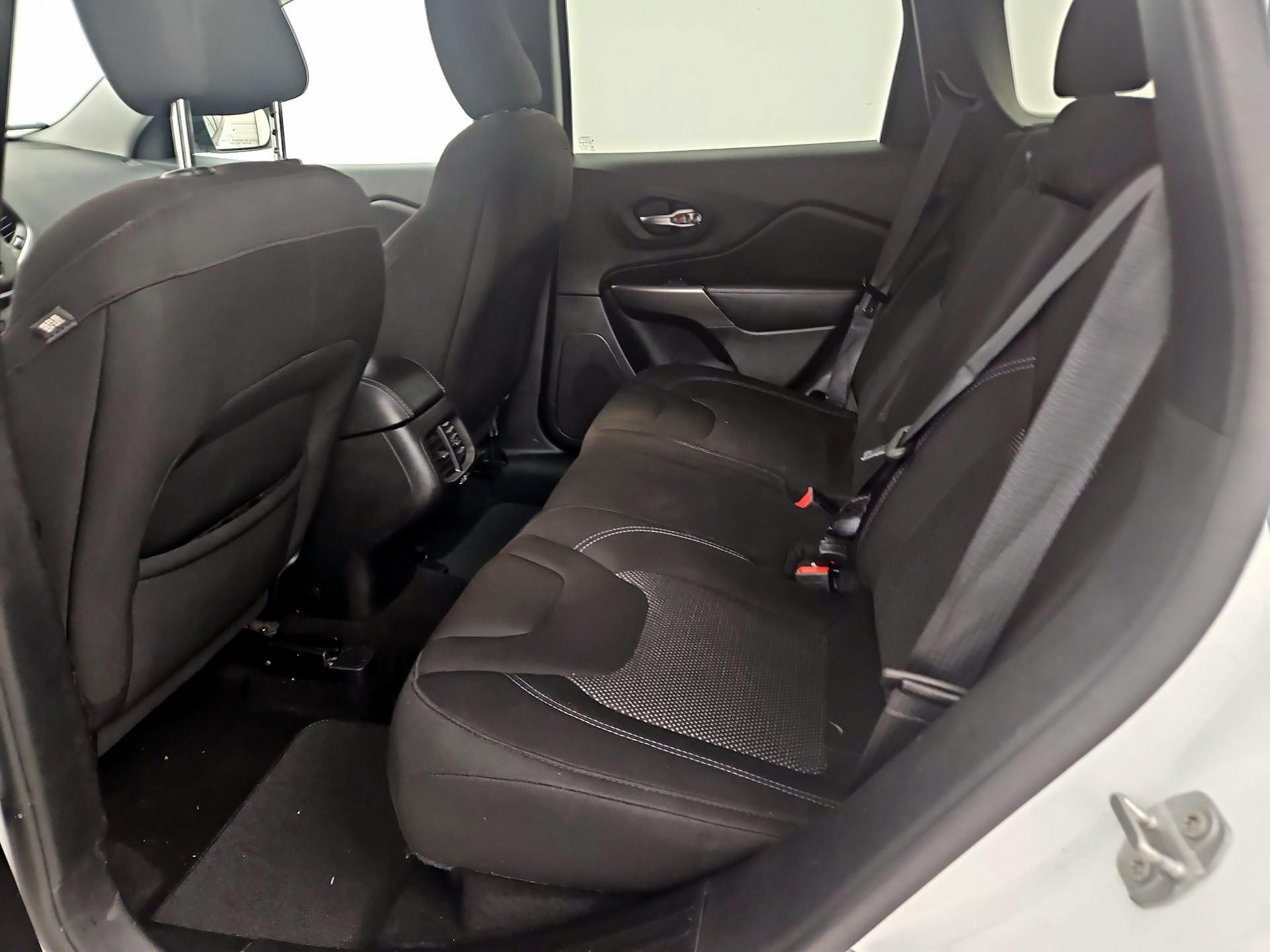 Thumbnail: 2021 Jeep Cherokee - 19