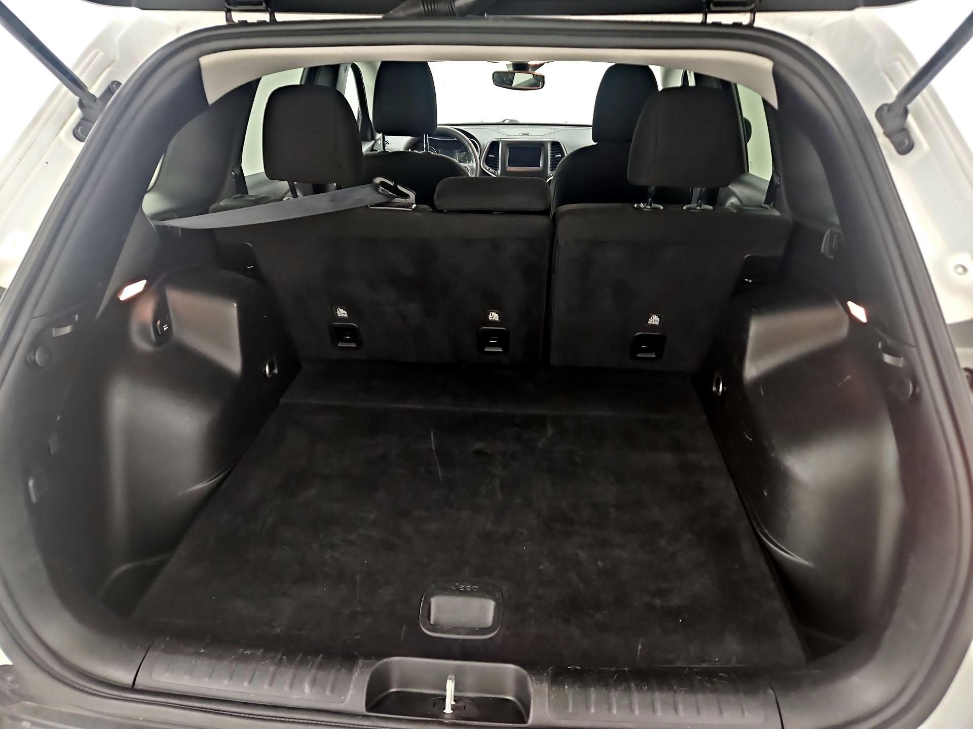 Thumbnail: 2021 Jeep Cherokee - 20