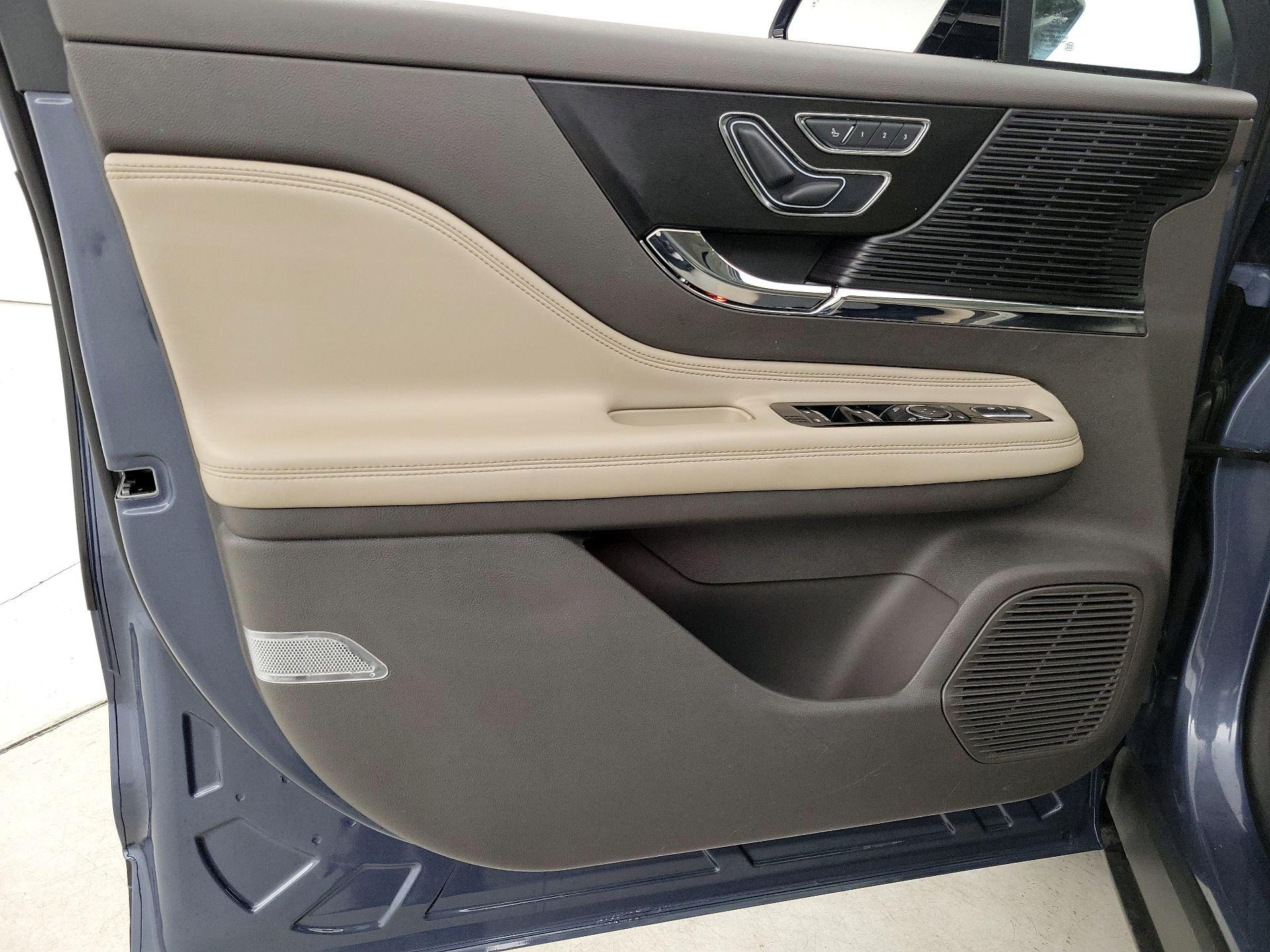 Thumbnail: 2022 Lincoln Corsair - 12