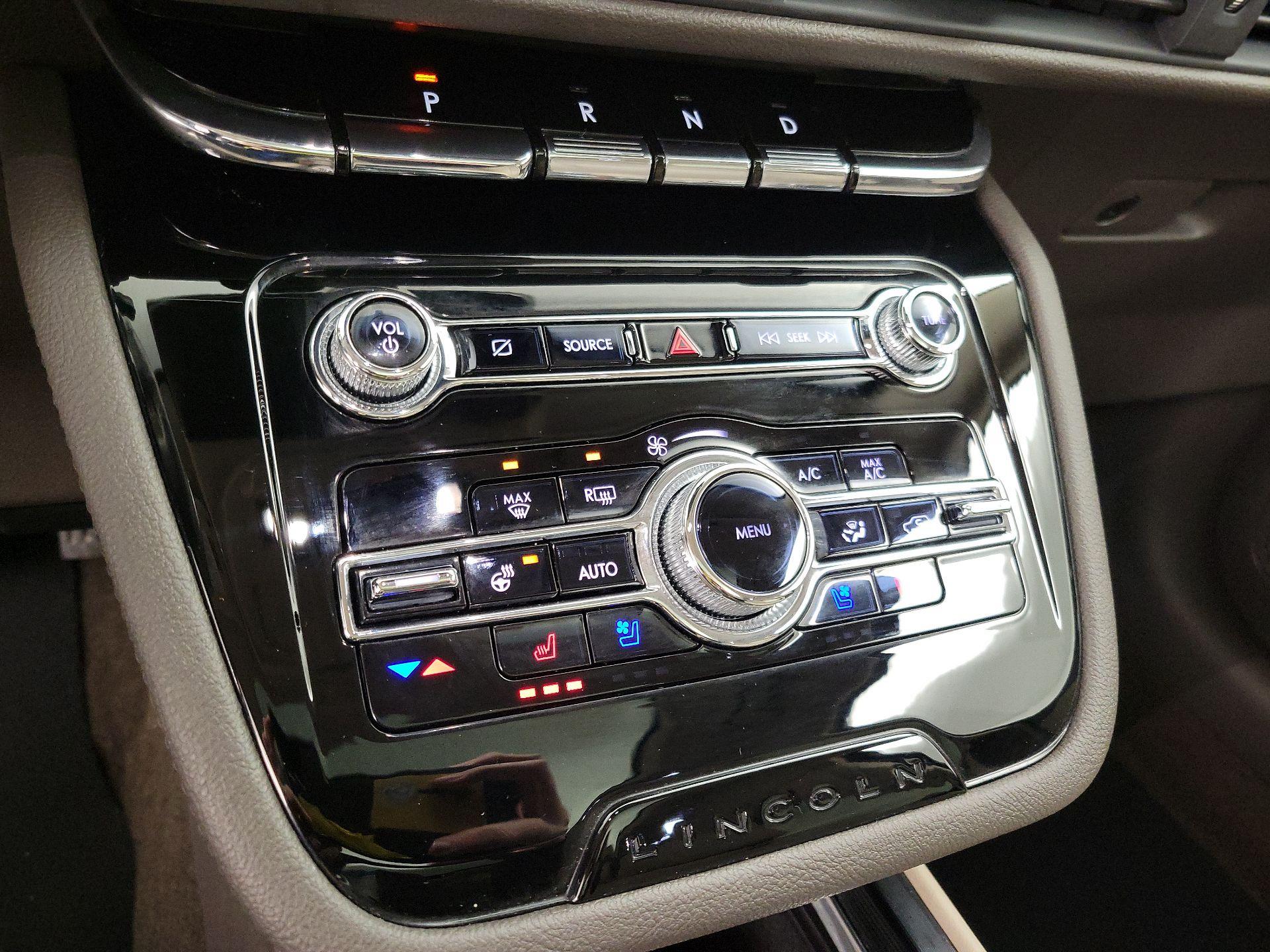 Thumbnail: 2022 Lincoln Corsair - 17