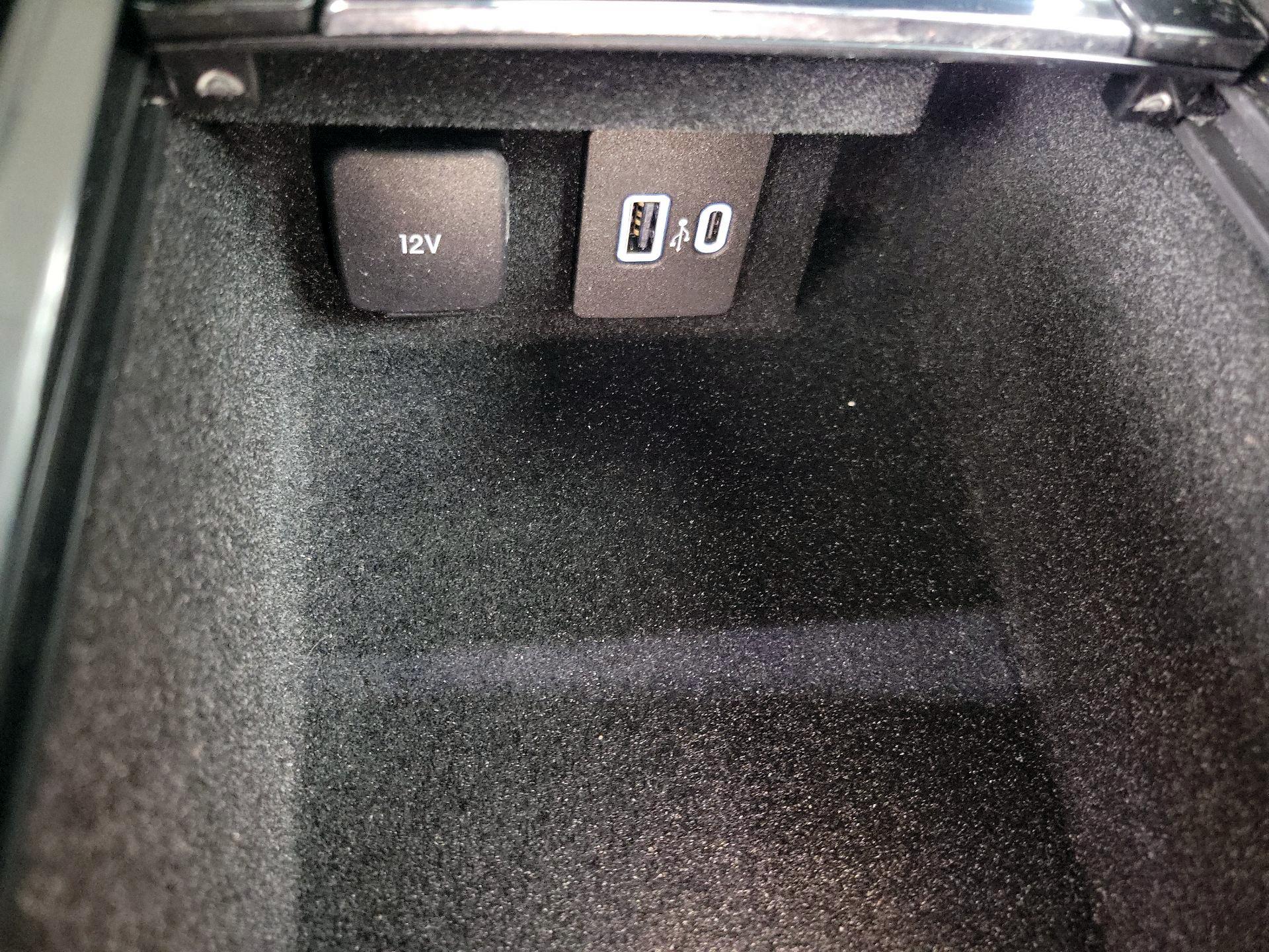 Thumbnail: 2022 Lincoln Corsair - 19