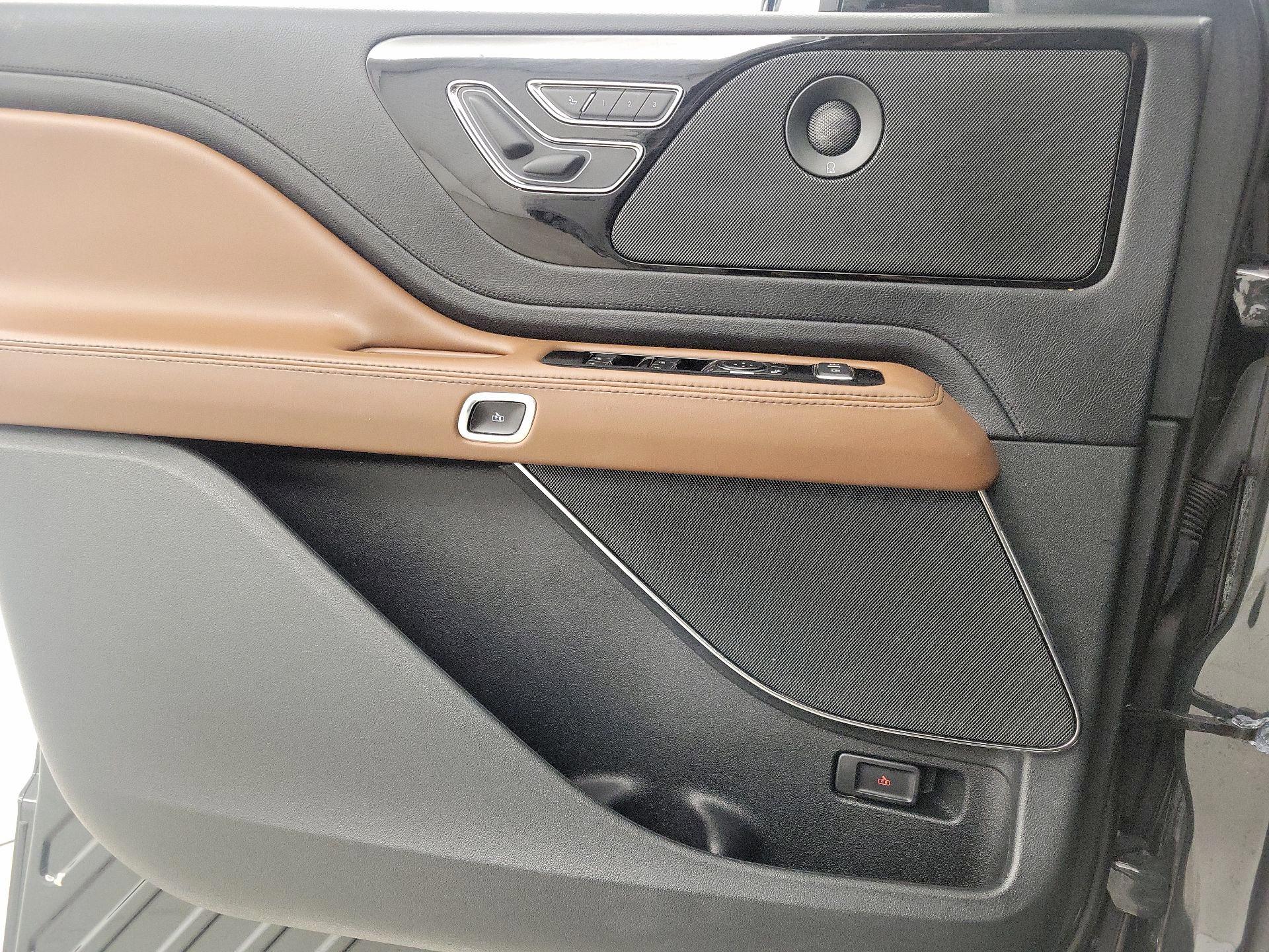 Thumbnail: 2023 Lincoln Aviator - 12