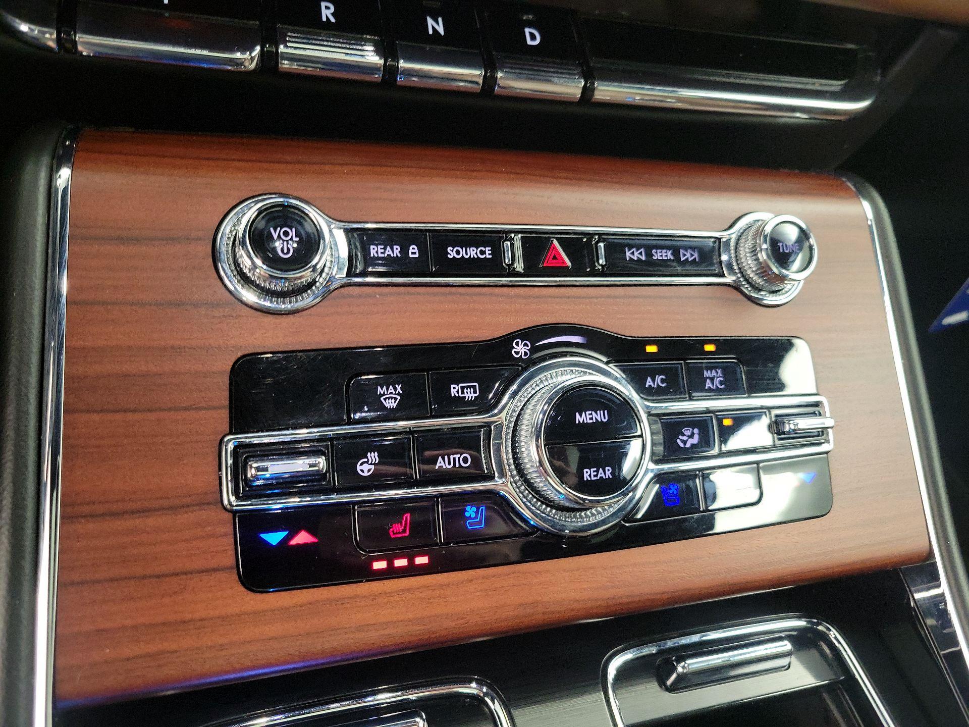 Thumbnail: 2023 Lincoln Aviator - 17