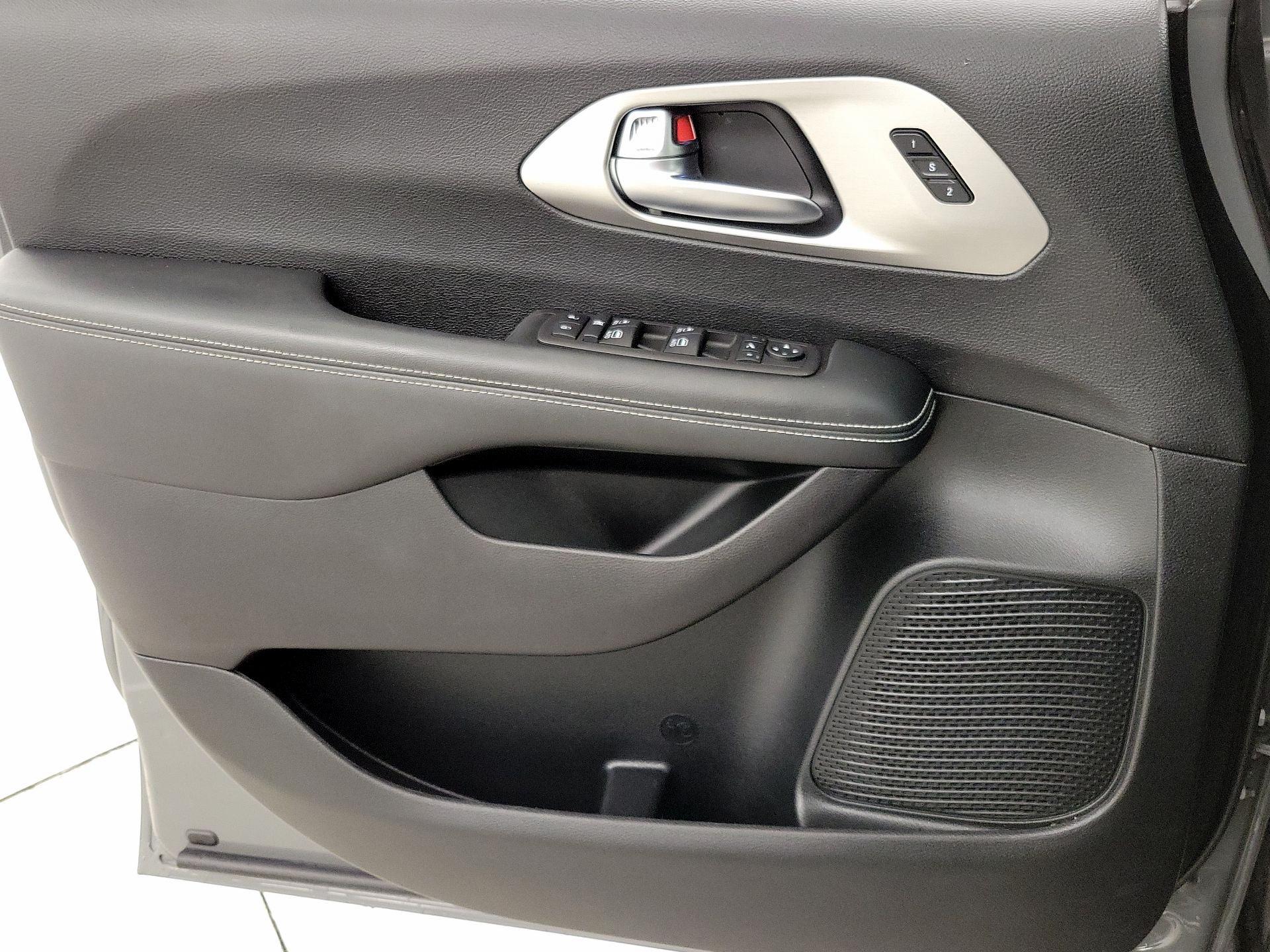 Thumbnail: 2023 Chrysler Pacifica - 12