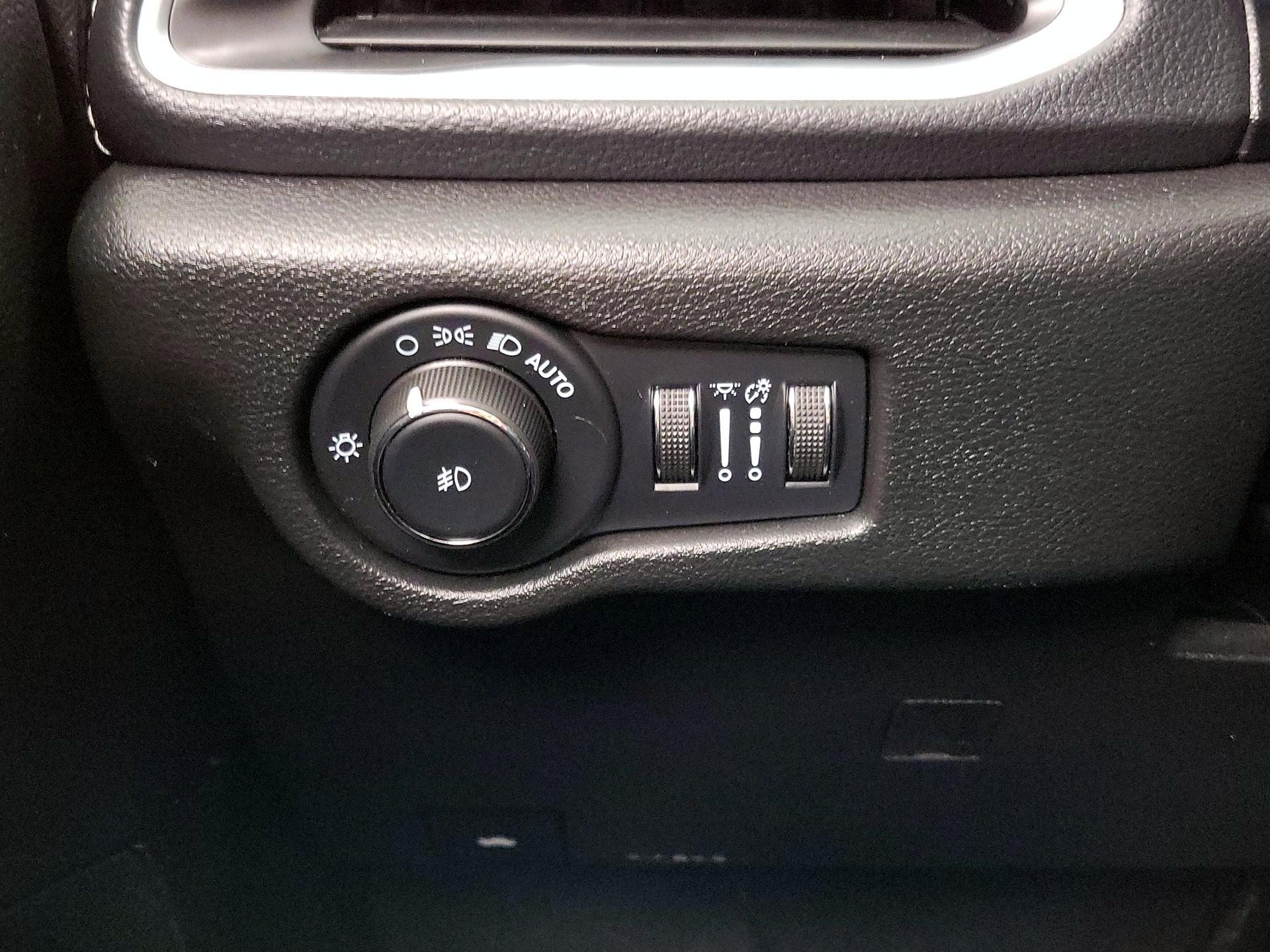 Thumbnail: 2023 Chrysler Pacifica - 13