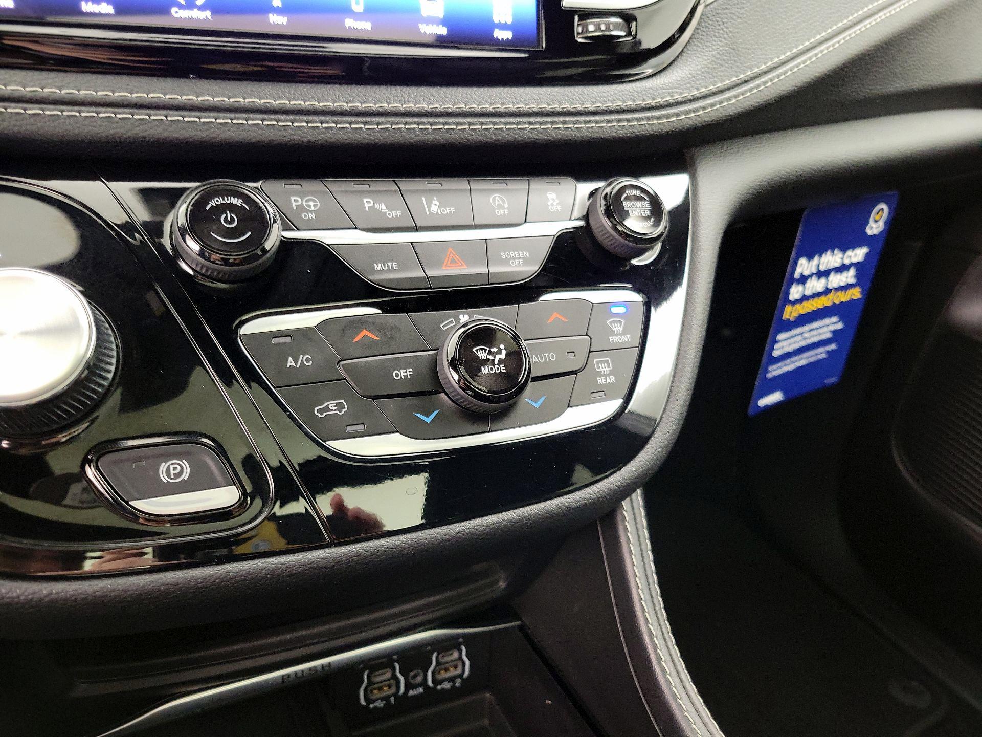 Thumbnail: 2023 Chrysler Pacifica - 17