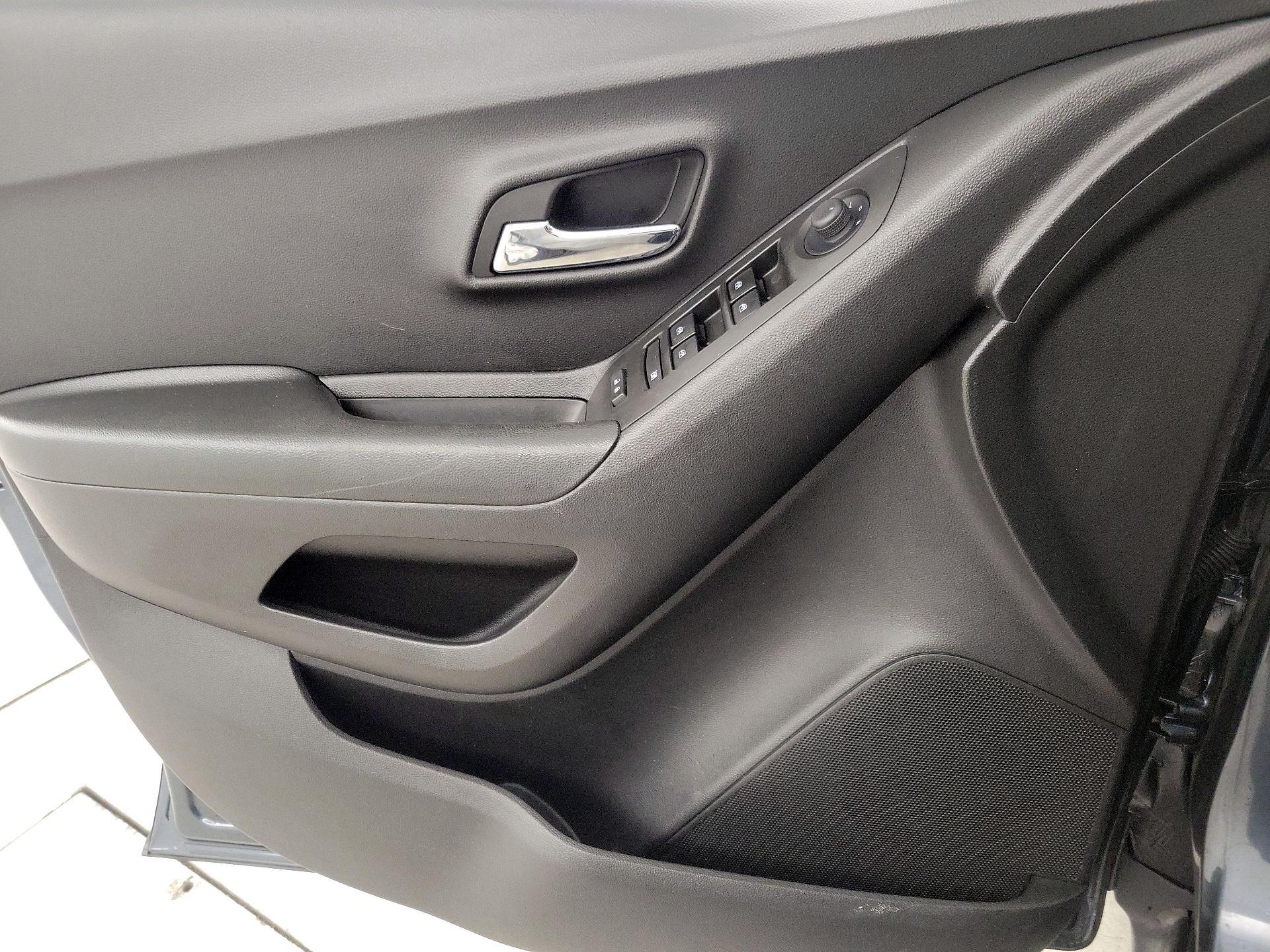 Thumbnail: 2022 Chevrolet Trax - 12