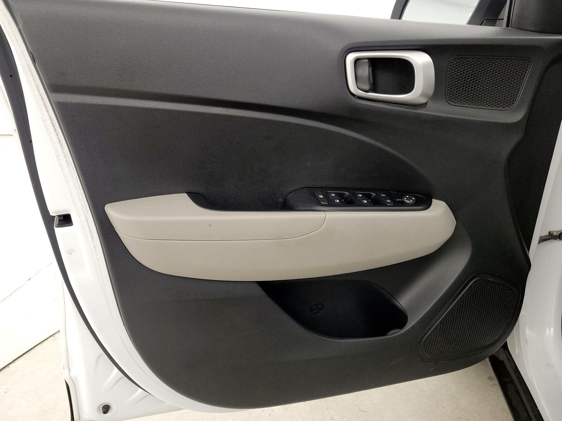 Thumbnail: 2023 Hyundai Venue - 12