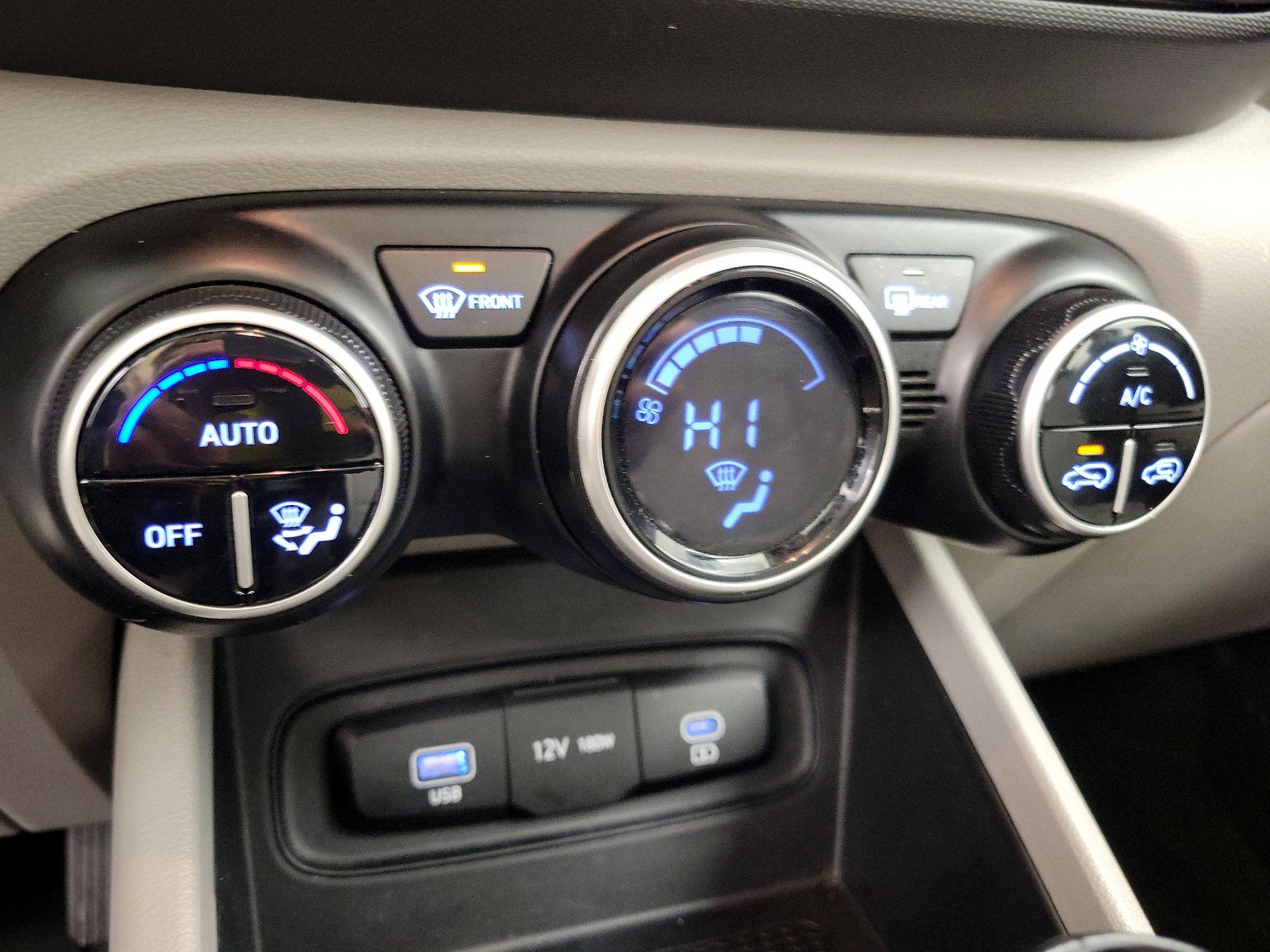 Thumbnail: 2023 Hyundai Venue - 16