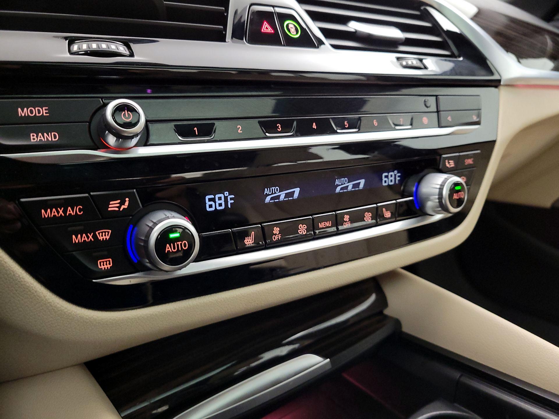 Thumbnail: 2021 BMW 5 Series - 16