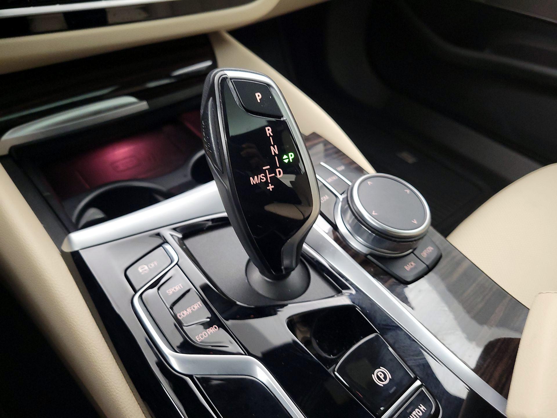 Thumbnail: 2021 BMW 5 Series - 17