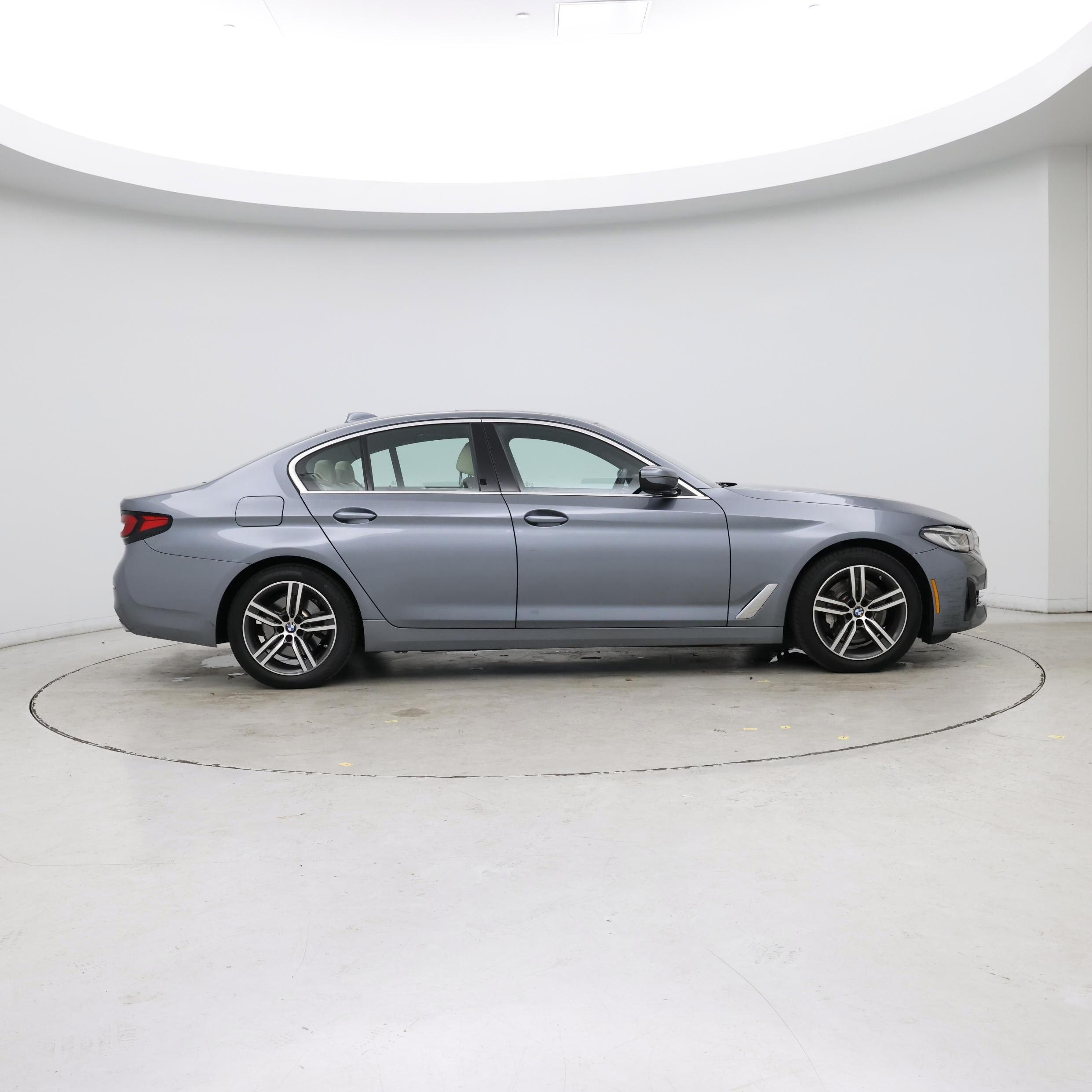 Thumbnail: 2021 BMW 5 Series - 7