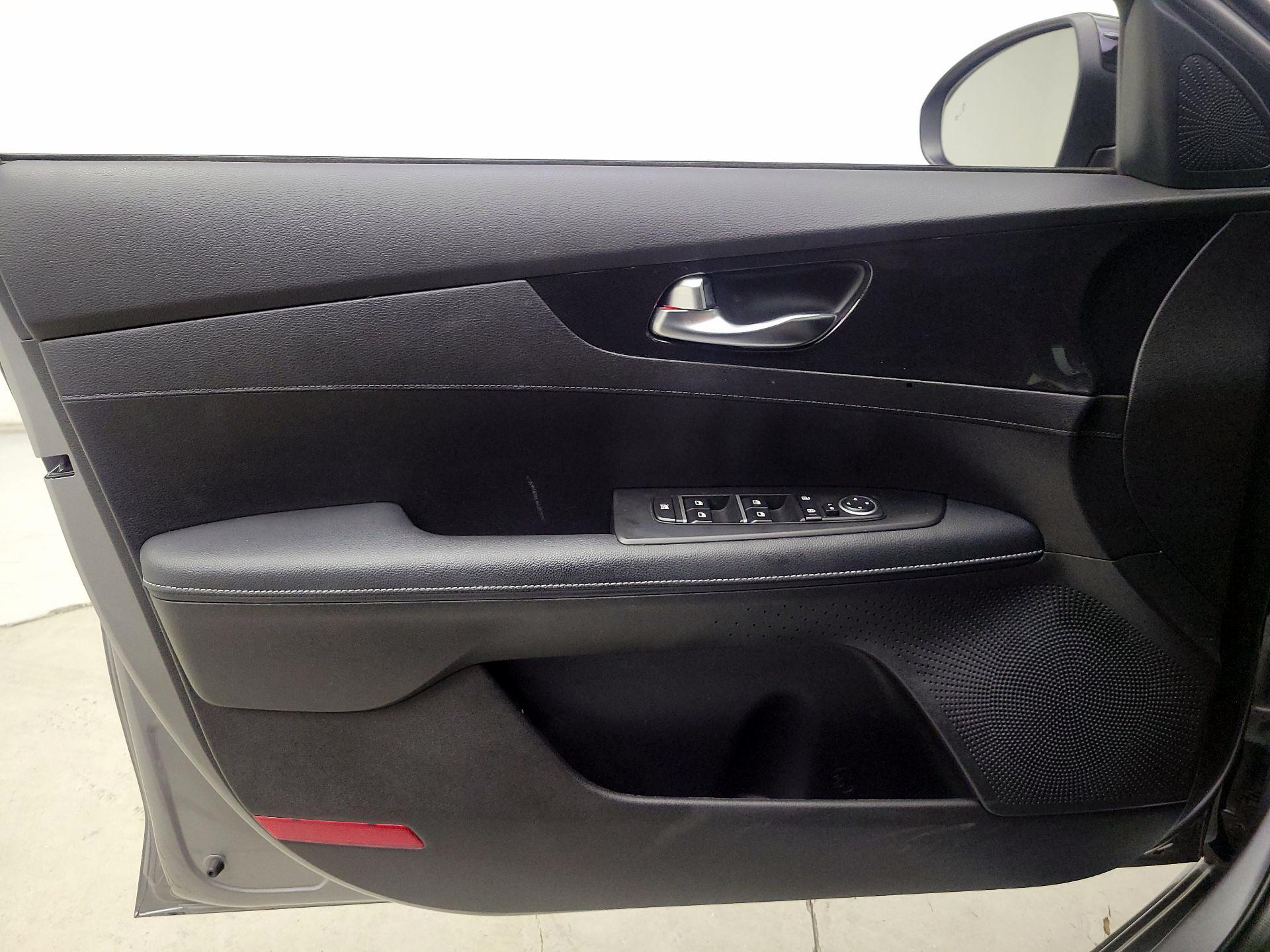 Thumbnail: 2023 Kia Forte - 12