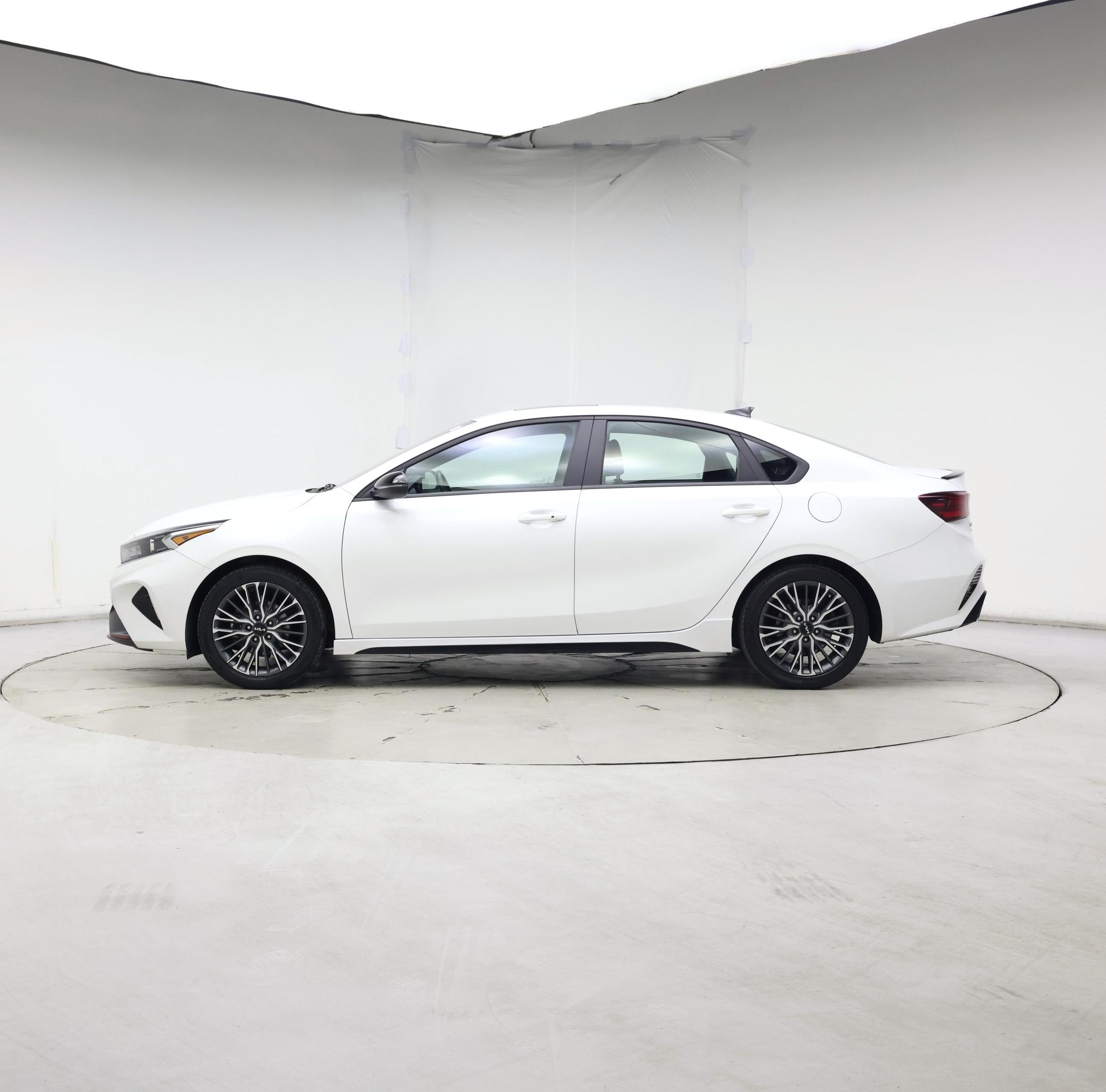 Thumbnail: 2023 Kia Forte - 3