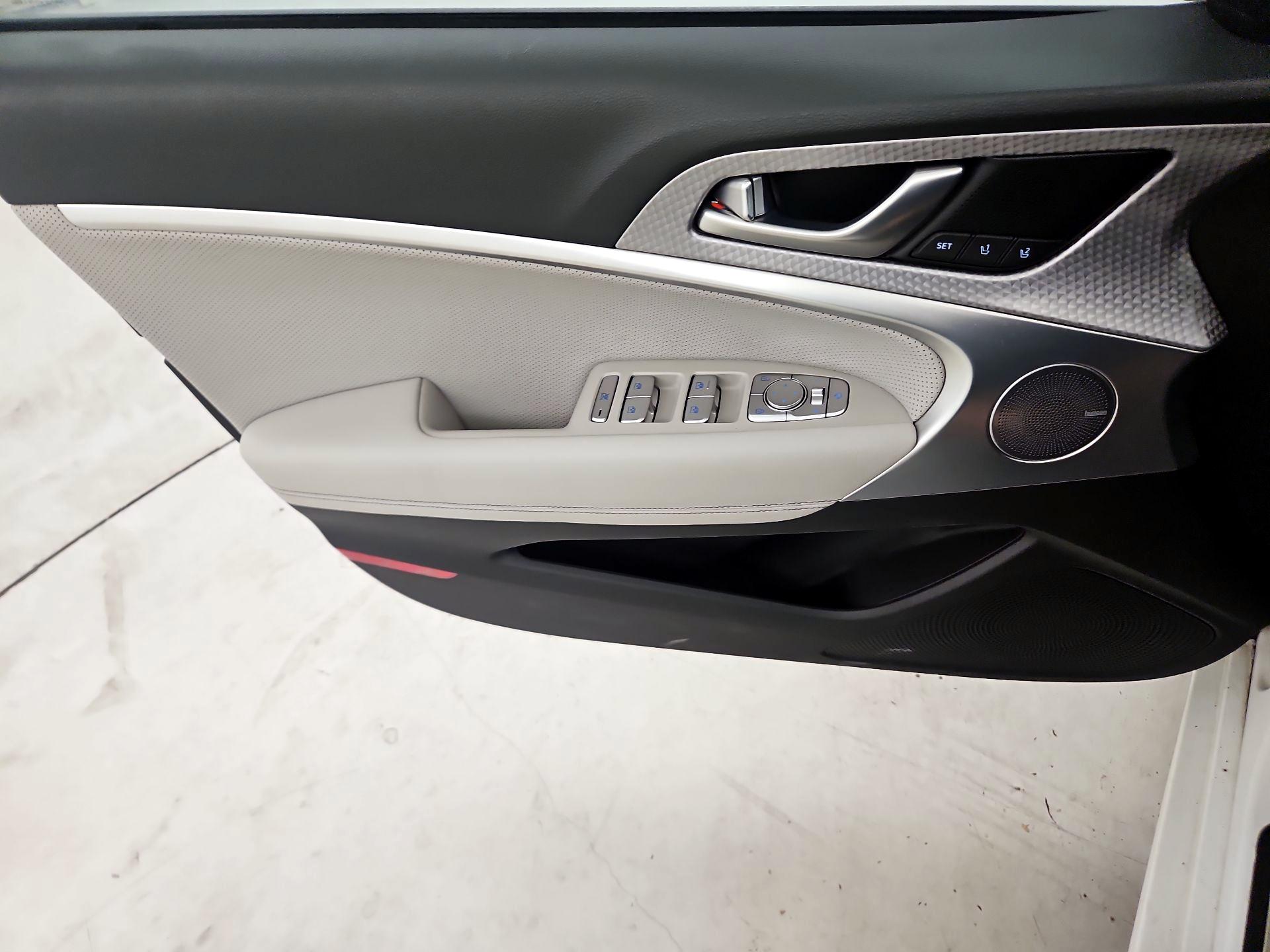 Thumbnail: 2023 Genesis G70 - 12