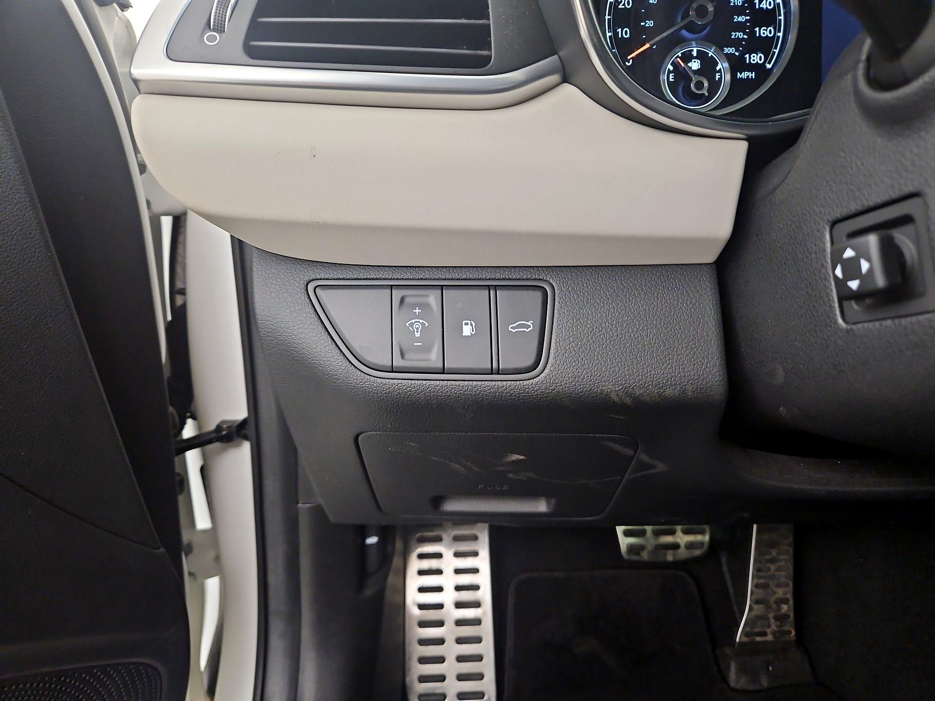 Thumbnail: 2023 Genesis G70 - 13