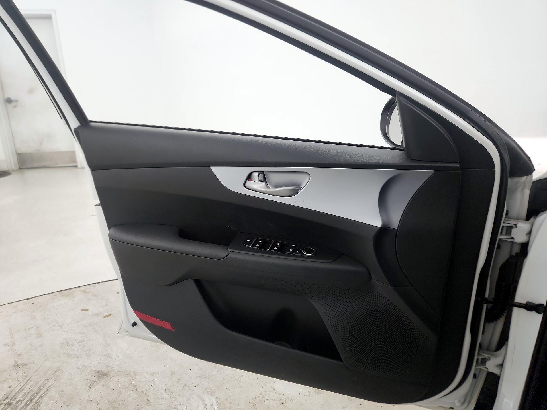 Thumbnail: 2022 Kia Forte - 12