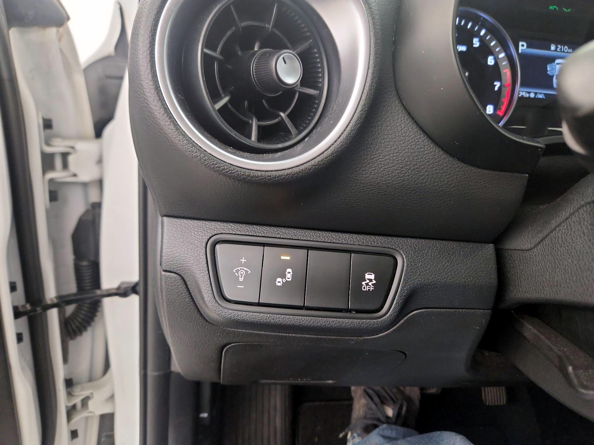 Thumbnail: 2022 Kia Forte - 13