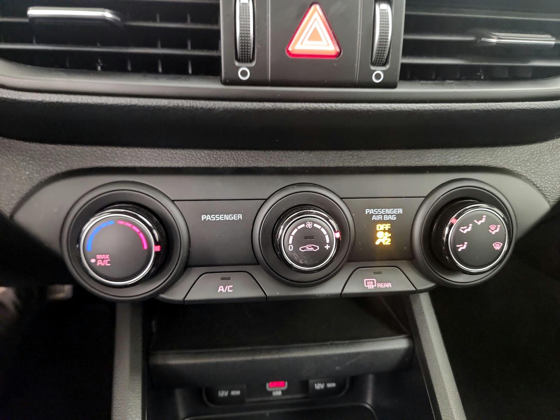 Thumbnail: 2022 Kia Forte - 16