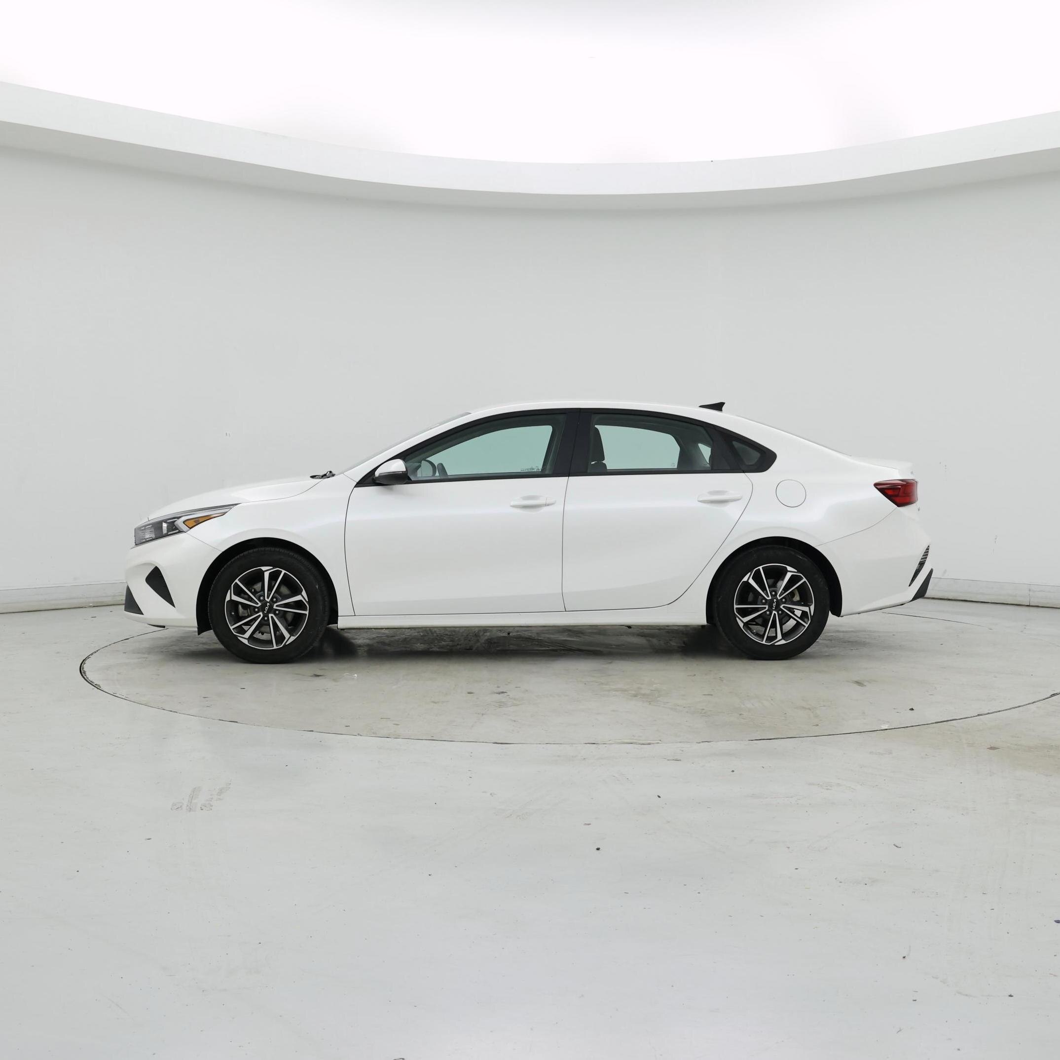 Thumbnail: 2022 Kia Forte - 3