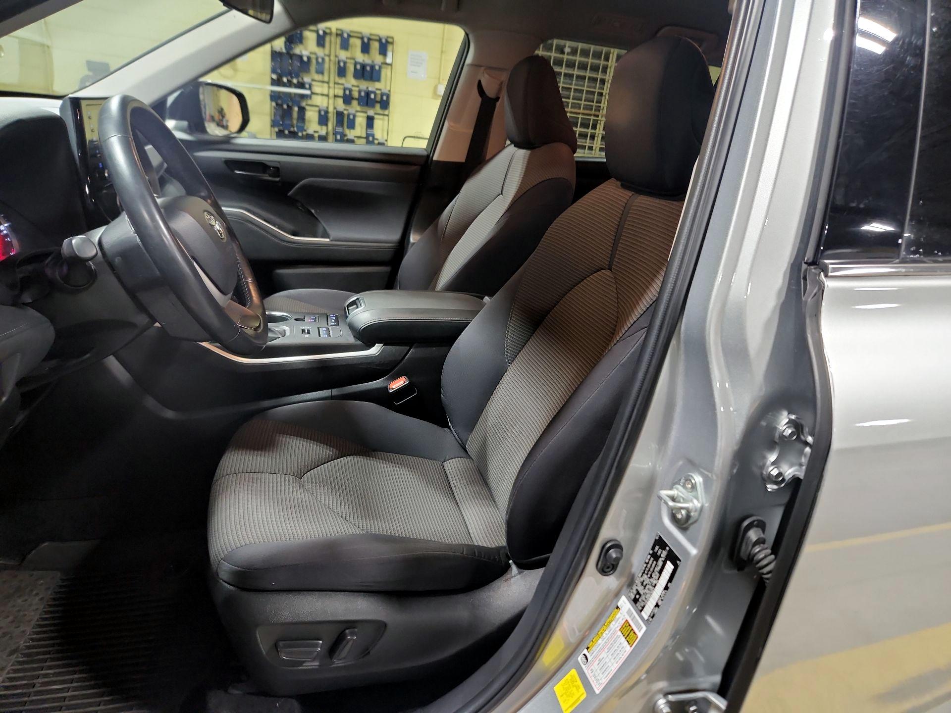 Thumbnail: 2022 Toyota Highlander - 9