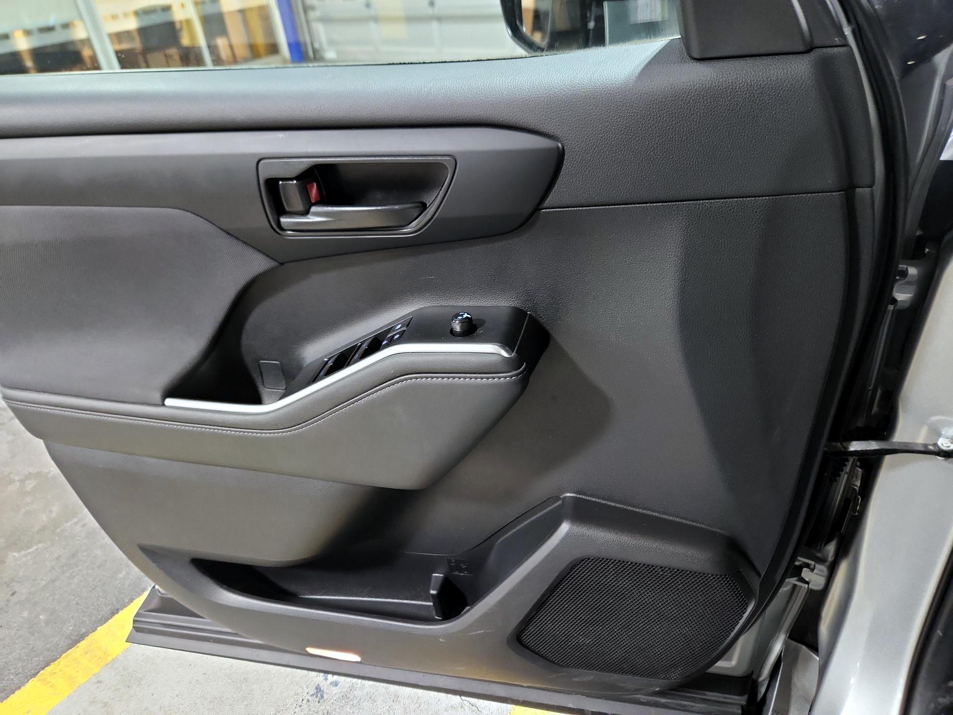 Thumbnail: 2022 Toyota Highlander - 10