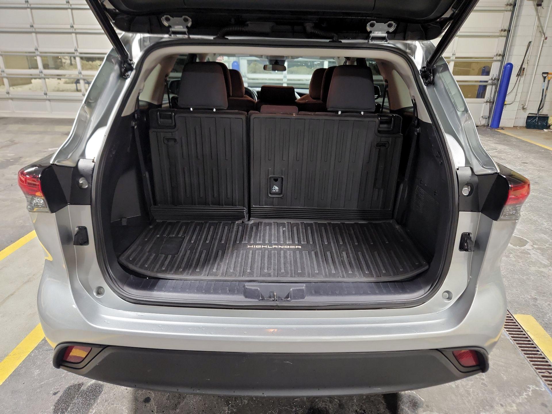 Thumbnail: 2022 Toyota Highlander - 20