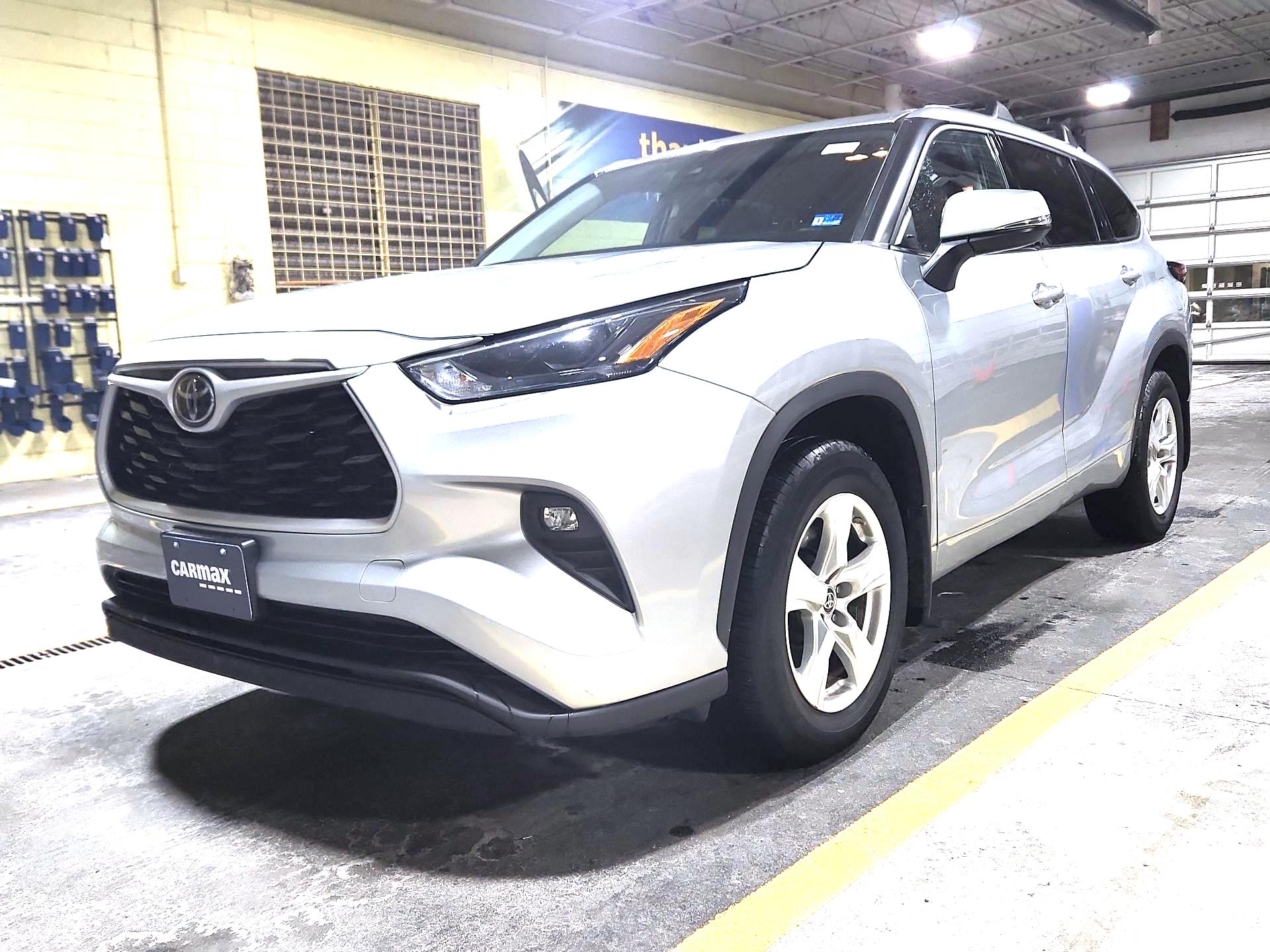 Thumbnail: 2022 Toyota Highlander - 3