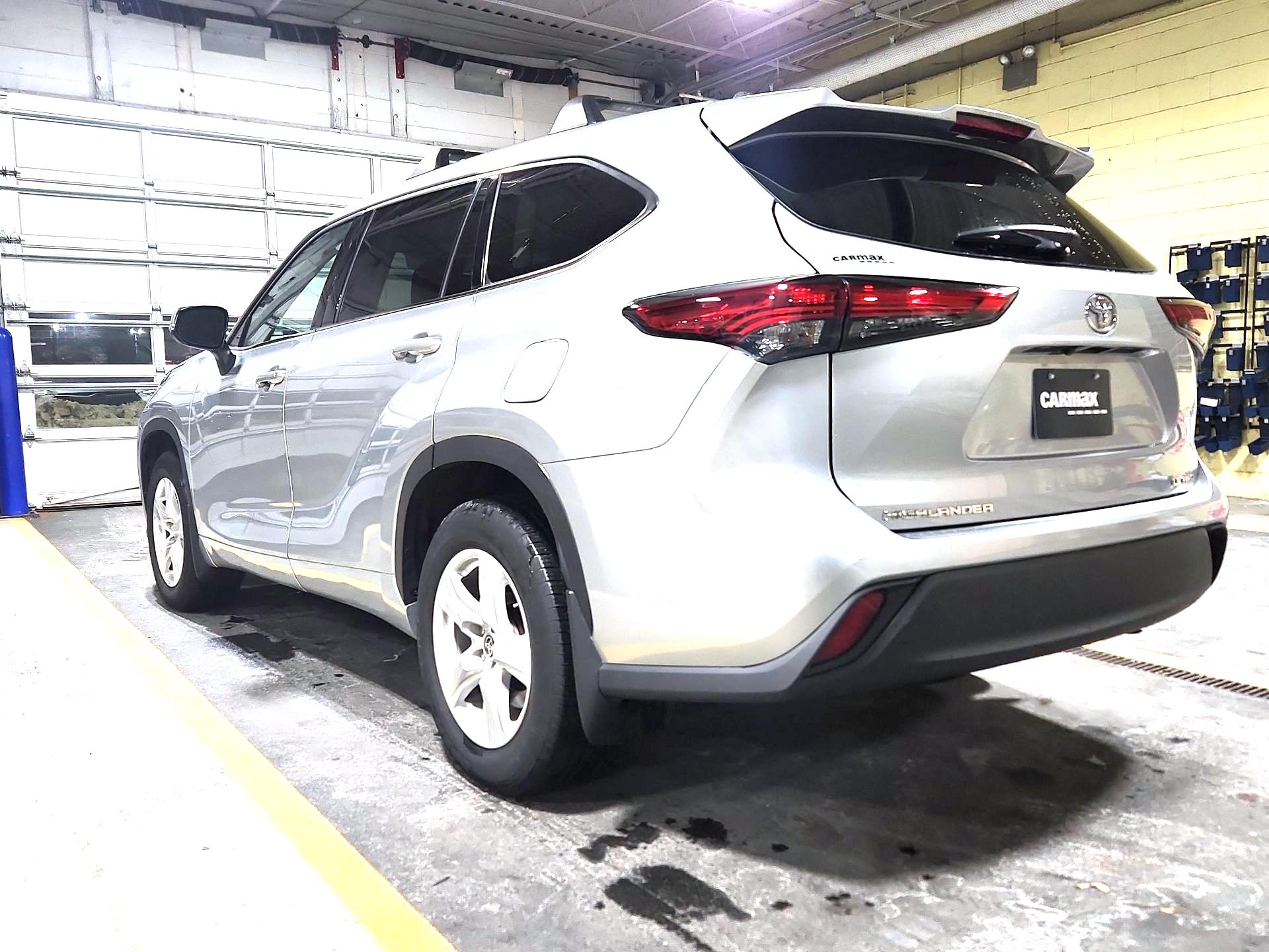 Thumbnail: 2022 Toyota Highlander - 7