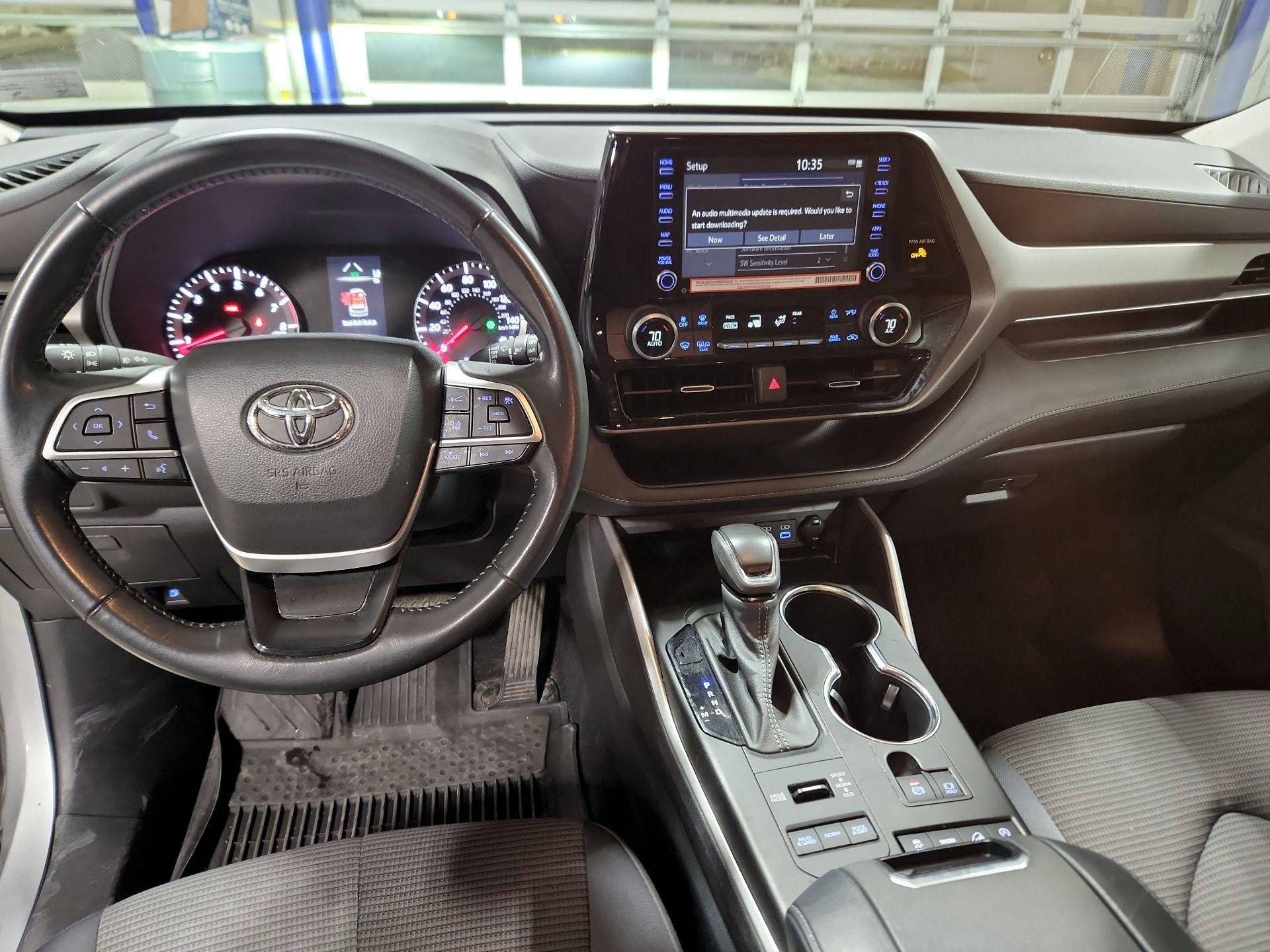 Thumbnail: 2022 Toyota Highlander - 8