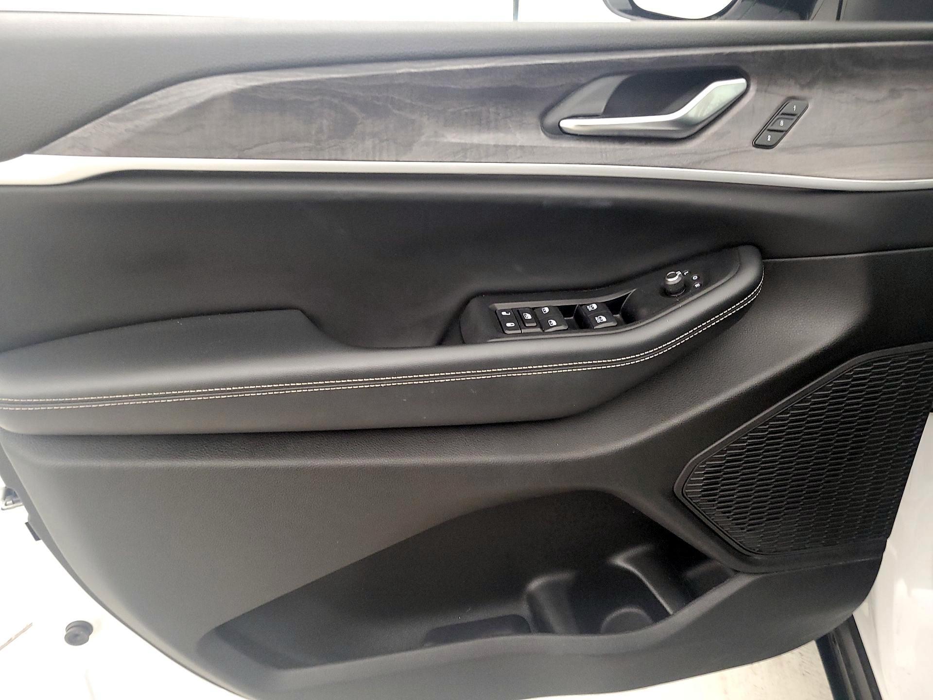 Thumbnail: 2023 Jeep Grand Cherokee - 12