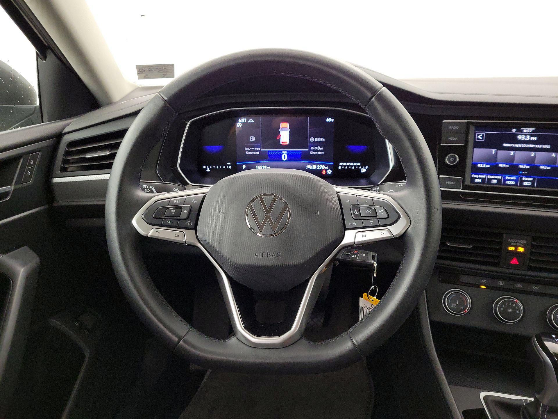 Thumbnail: 2024 Volkswagen Jetta - 10