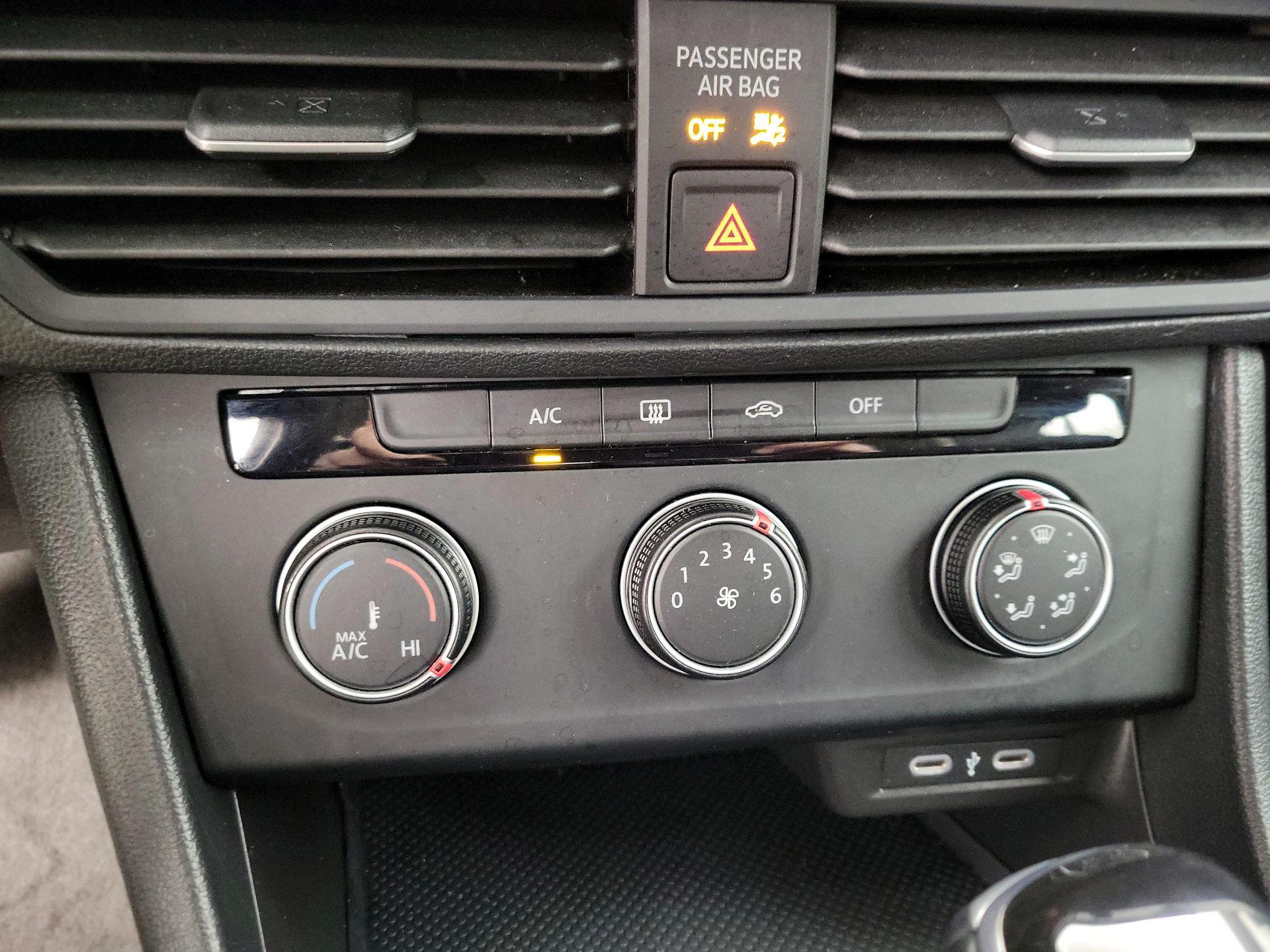 Thumbnail: 2024 Volkswagen Jetta - 16